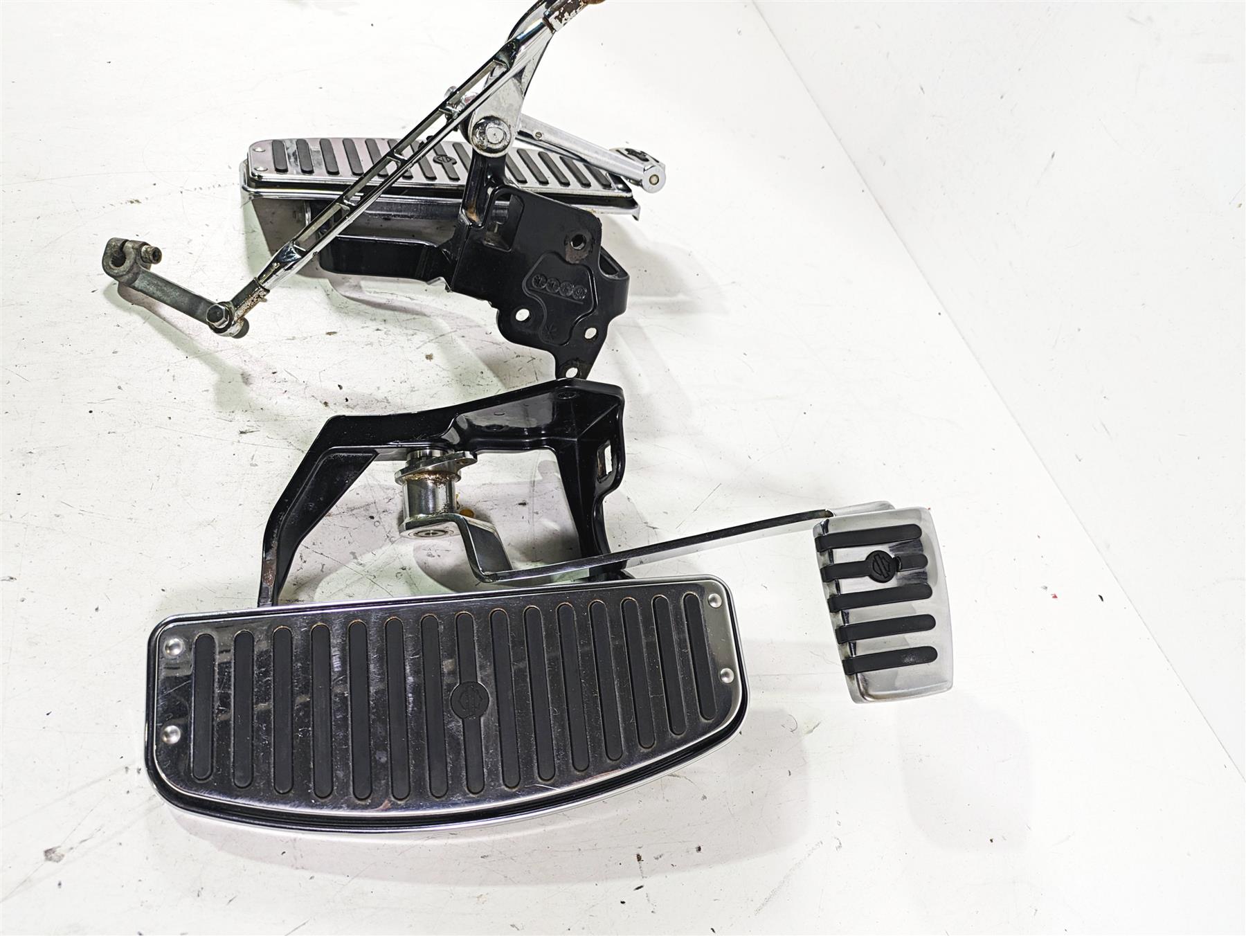 2002 Harley FLSTC Softail Heritage Left Right Chrome Floor Board Set 33630-00A {{ shop.shopifyCountryName }} - Mototech271