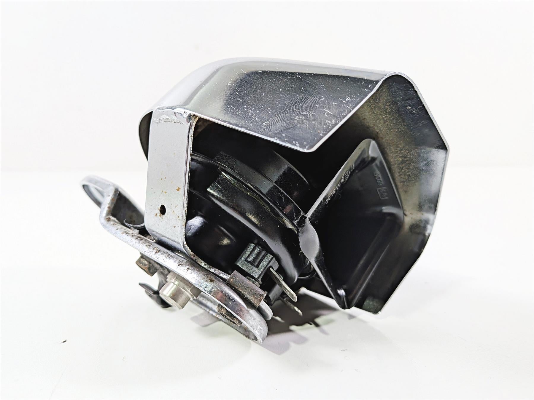 1993 Harley Touring FLHTCU Electra Glide Horn & Chrome Cover 69060-90H 61300478A {{ shop.shopifyCountryName }} - Mototech271