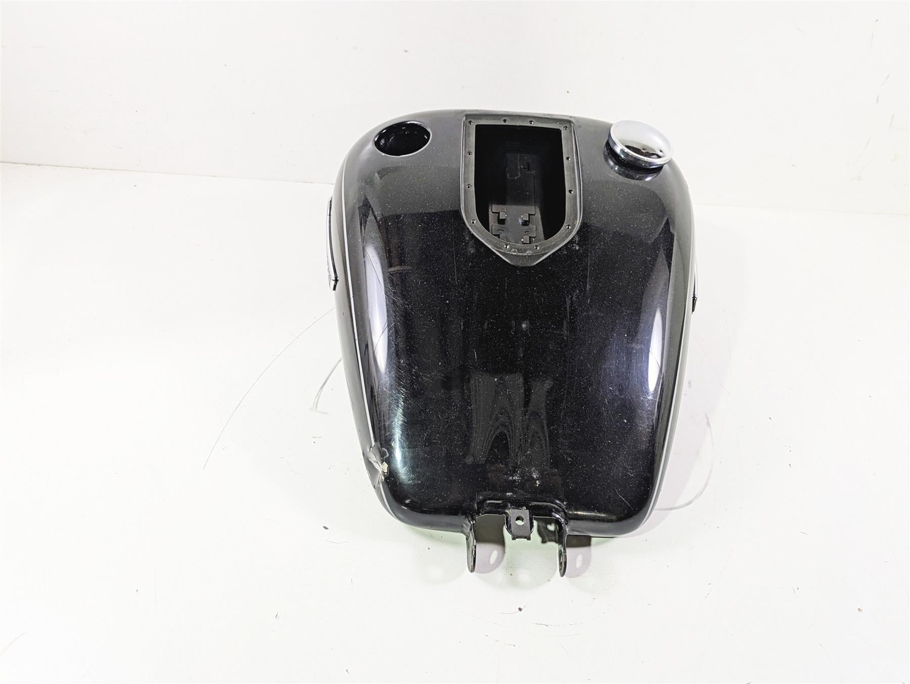 2011 Harley FXDC Dyna Super Glide Fuel Gas Petrol Tank READ 61000705 {{ shop.shopifyCountryName }} - Mototech271