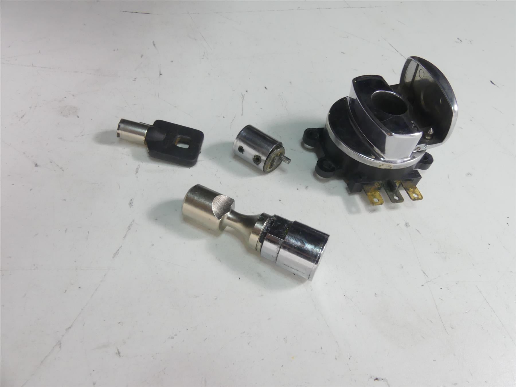 2004 Harley Softail FXSTD SE CVO Deuce Ignition Switch Key Lock Set 71450-04 {{ shop.shopifyCountryName }} - Mototech271
