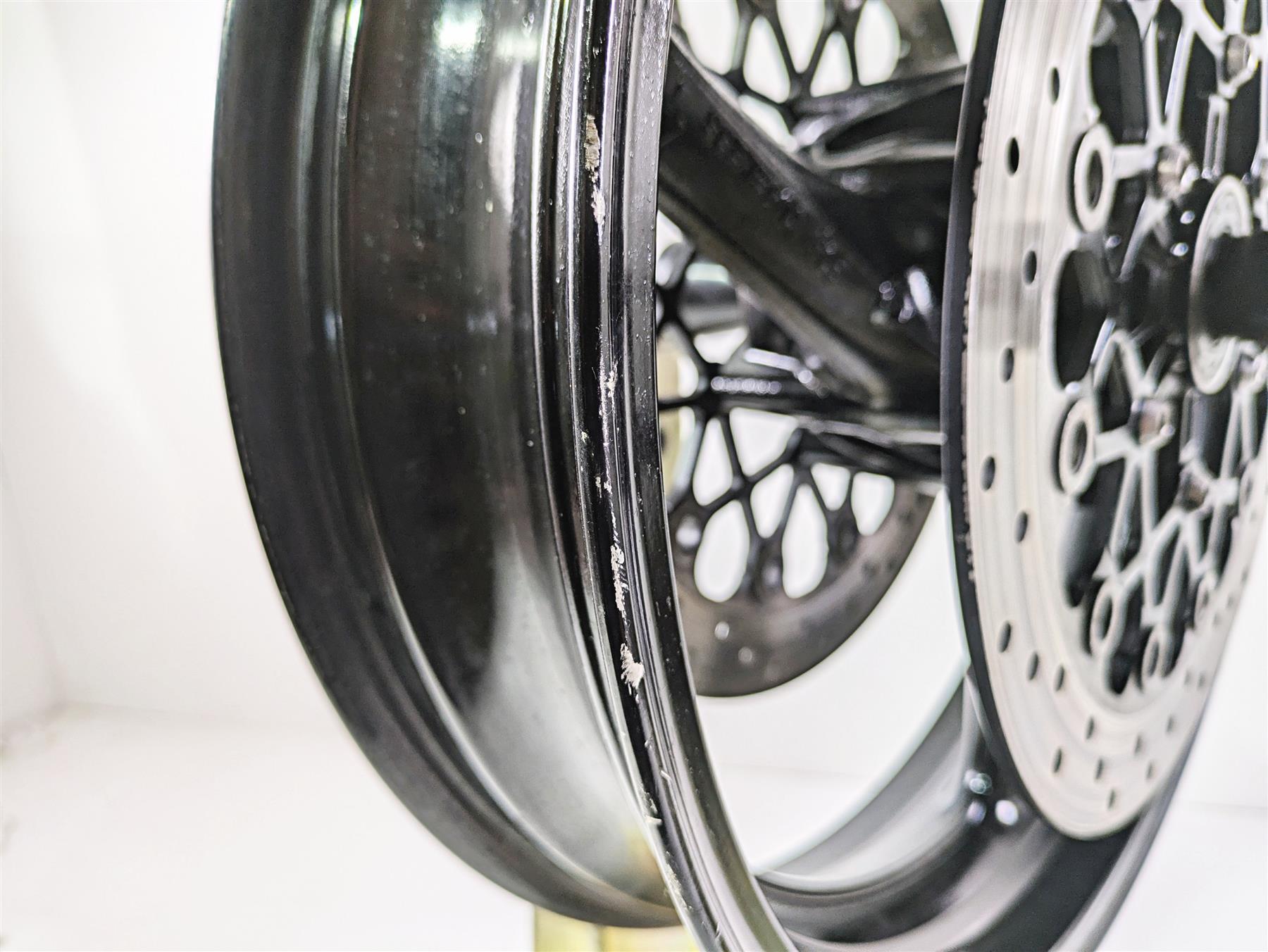 2008 Suzuki GSXR600 Front Wheel Rim 17x3.5 & Brake Rotor Discs 54111-37H00-019 {{ shop.shopifyCountryName }} - Mototech271