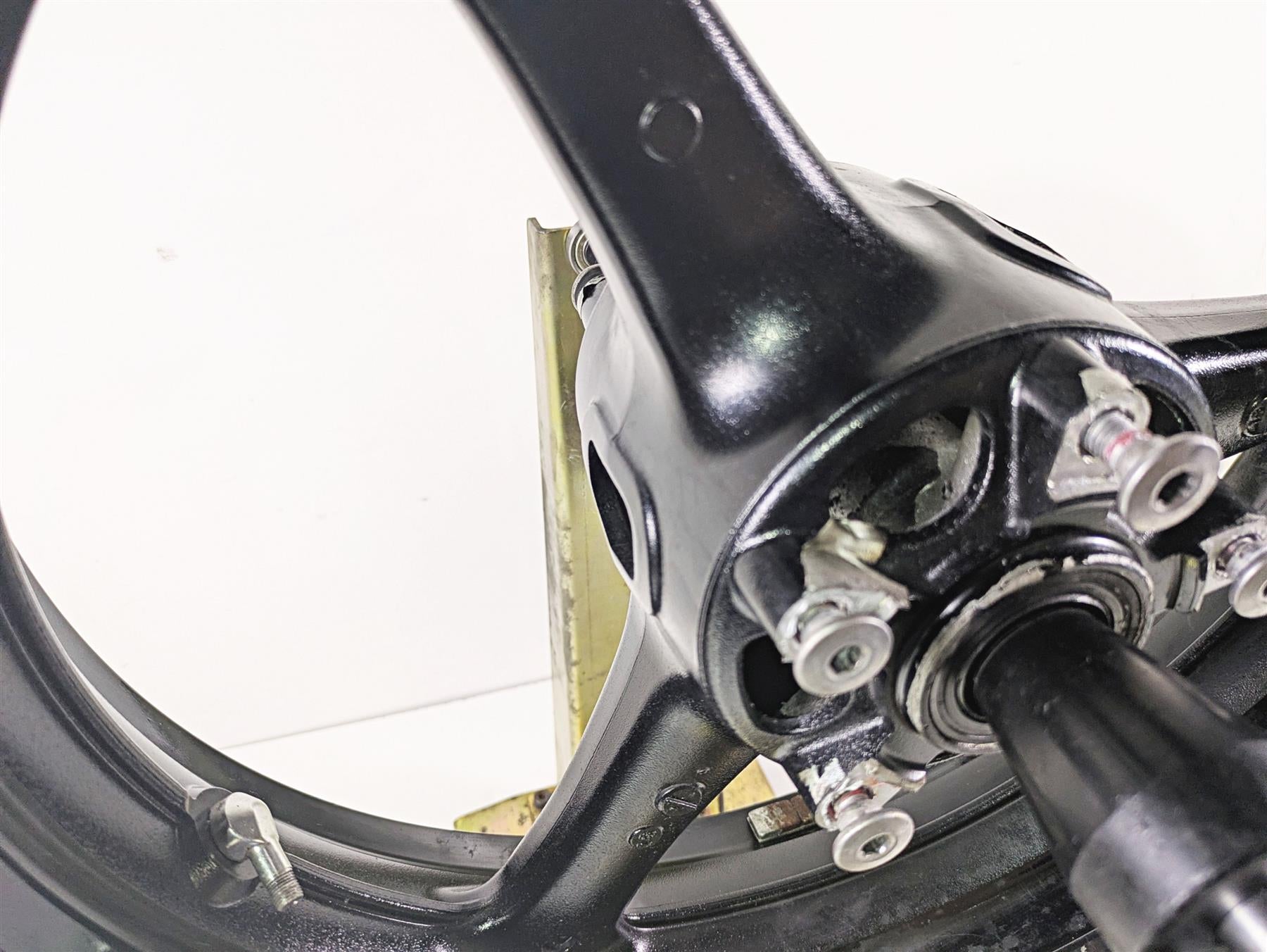 2016 Kawasaki ZX10R Ninja Straight 17x3.5 Front Wheel Rim 41073-0677-18F {{ shop.shopifyCountryName }} - Mototech271
