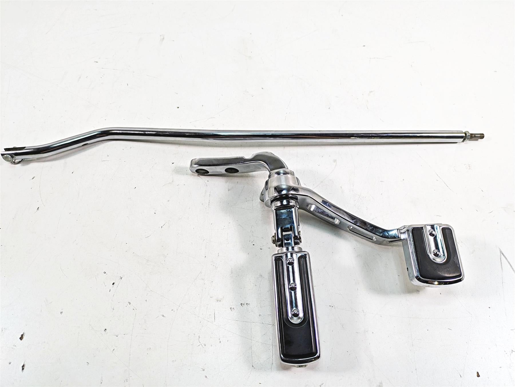 2009 Harley Dyna FXDFSE CVO Fat Bob Right Side Front Control Set 33697-03A {{ shop.shopifyCountryName }} - Mototech271