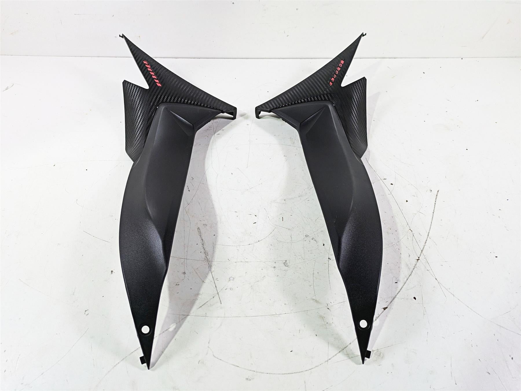 2016 Suzuki GSXR1000 Under Seat Leg Fairing Cover Cowl Set 47421-47H00 {{ shop.shopifyCountryName }} - Mototech271