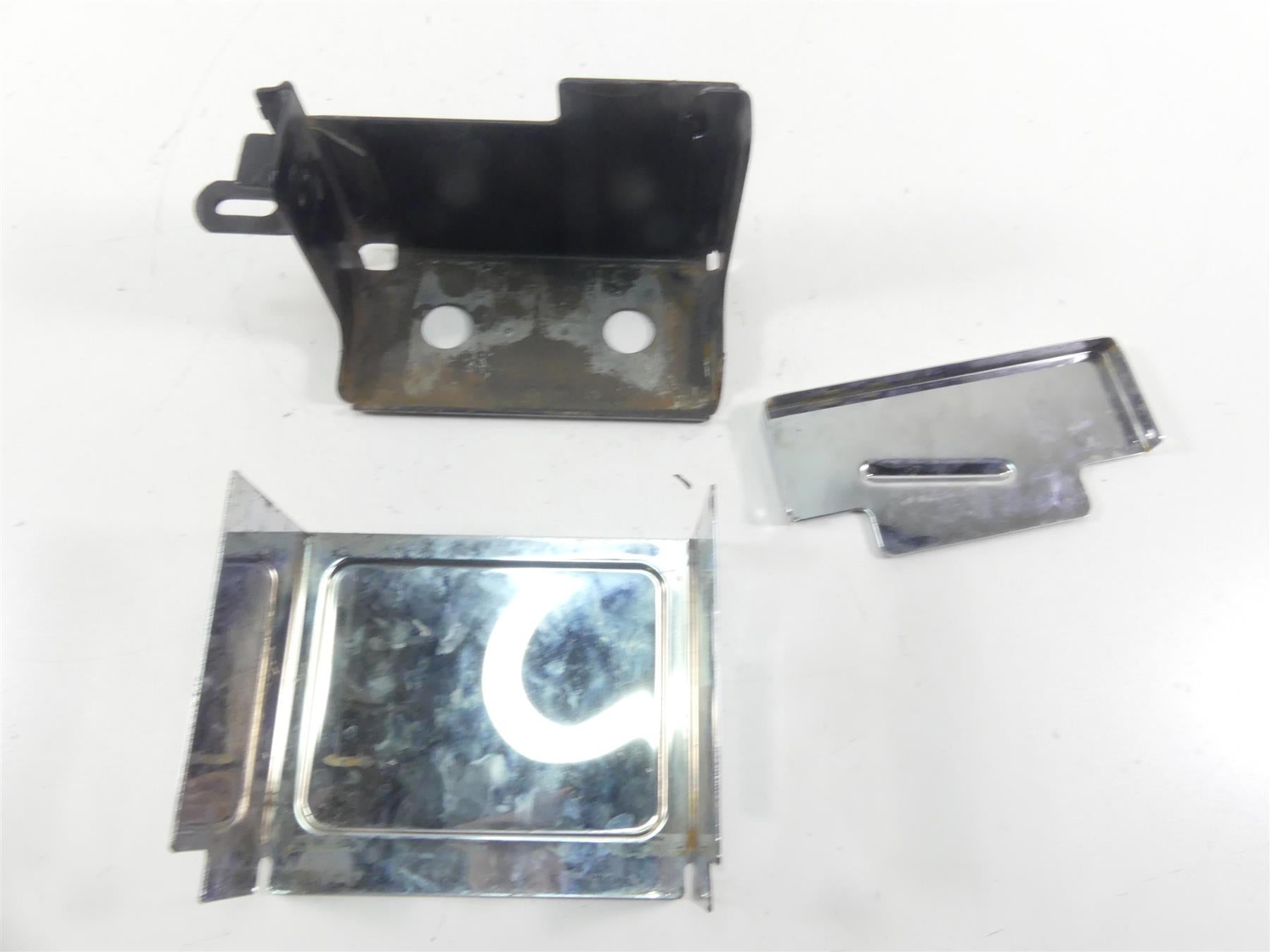 2004 Harley FXDWGI Dyna Wide Glide Battery Tray Box Holder Cover 66375-97 {{ shop.shopifyCountryName }} - Mototech271