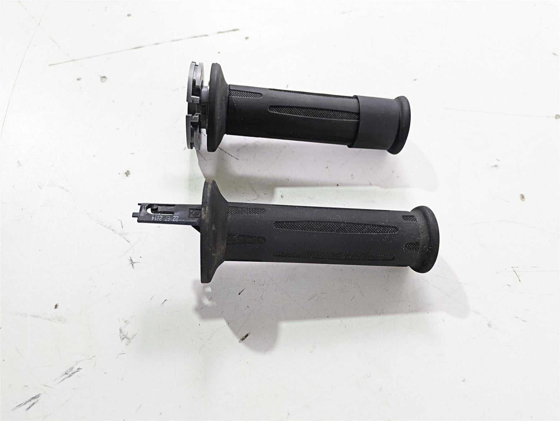 2015 BMW R nineT K21 Left Right Hand Grip Set 61317721849 61317714236 {{ shop.shopifyCountryName }} - Mototech271