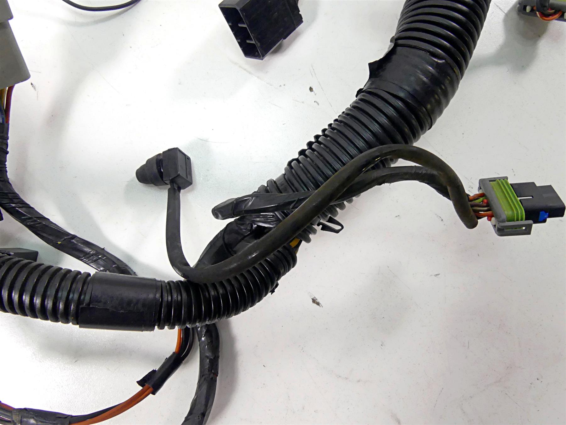 2004 Harley Touring FLHTCUI Electra Glide Interconnect Wiring Harness 70232-04 {{ shop.shopifyCountryName }} - Mototech271