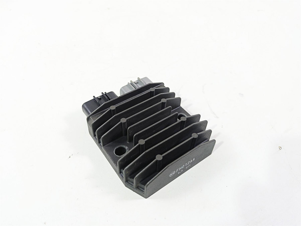 2009 Yamaha FZ1 FZS10 Fazer Rectifier Voltage Regulator FH012AA 1D7-81960-01-00 {{ shop.shopifyCountryName }} - Mototech271