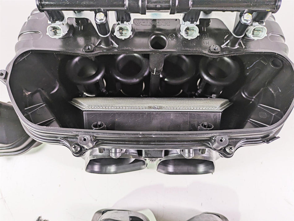 2025 Honda CBR600RR Air Box Cleaner & Upper Injectors 17220-MFJ-D00 {{ shop.shopifyCountryName }} - Mototech271