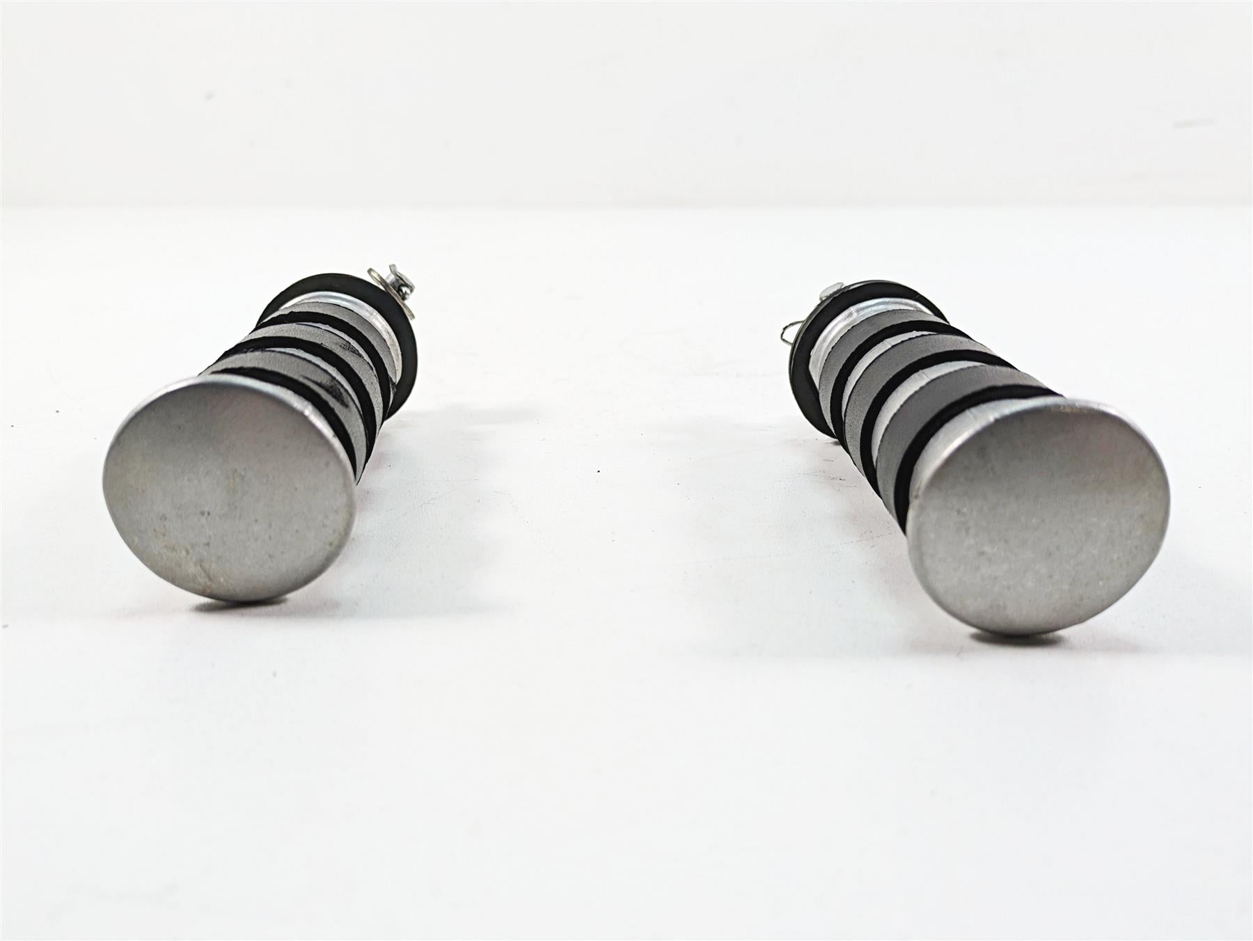 2006 Honda VT1100 C2 Shadow Rear Passenger Footpeg Rest Set 50715-MBA-020 {{ shop.shopifyCountryName }} - Mototech271