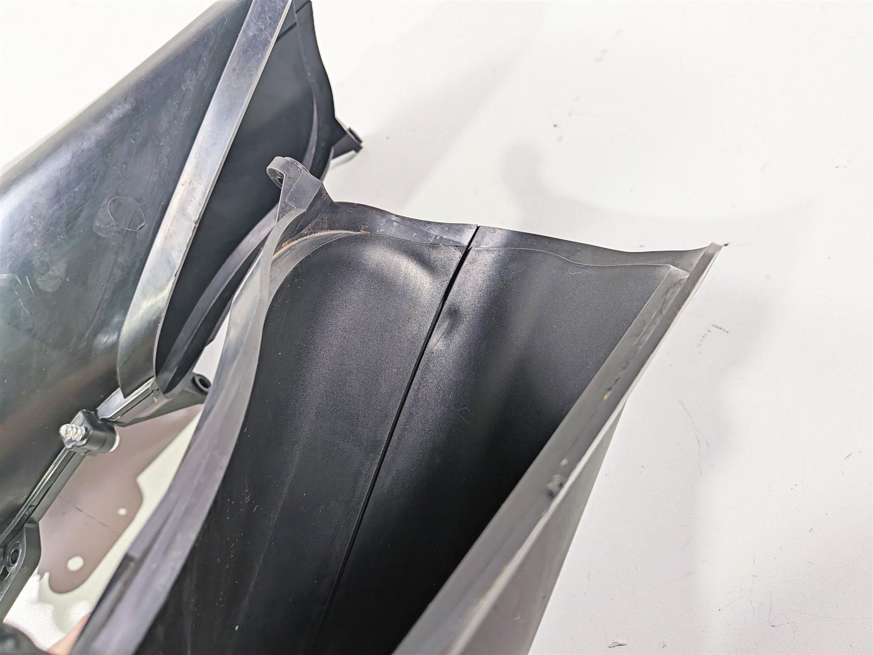 2020 Harley Touring FLTRK Road Glide Front Air Inlet Duct Set 29200136 292001393 {{ shop.shopifyCountryName }} - Mototech271