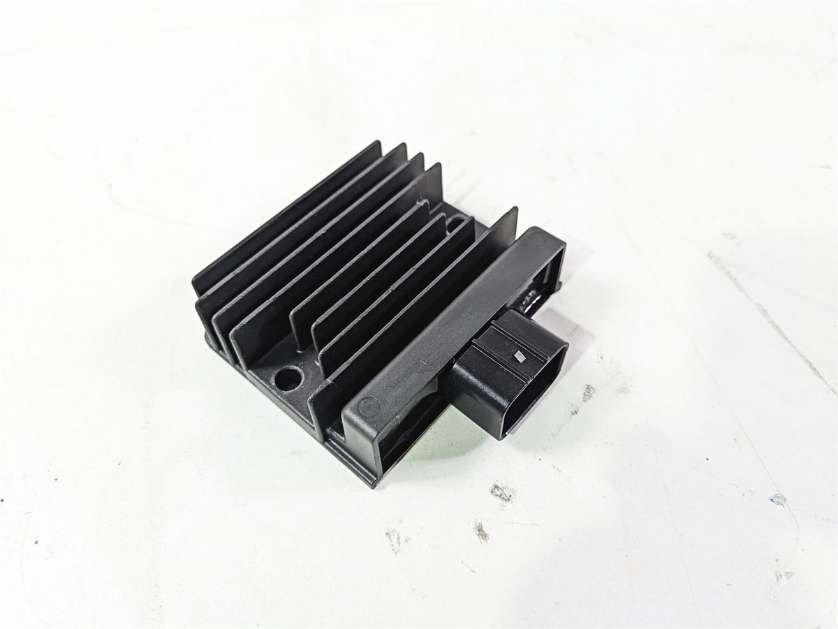 2022 Kawasaki ZR900RS Cafe Rectifier Voltage Regulator SH868BA 21066-0760 {{ shop.shopifyCountryName }} - Mototech271