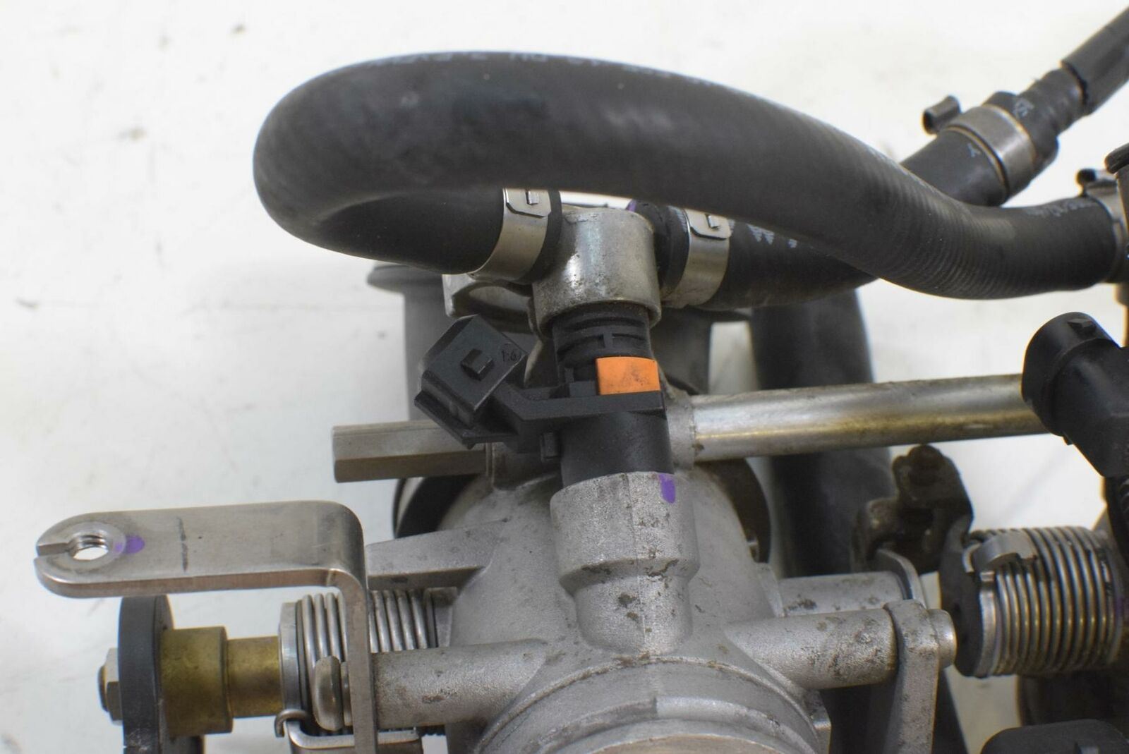 2012 Ducati Hypermotard 1100 Evo SP Throttle Body Fuel Injection 28240851A {{ shop.shopifyCountryName }} - Mototech271