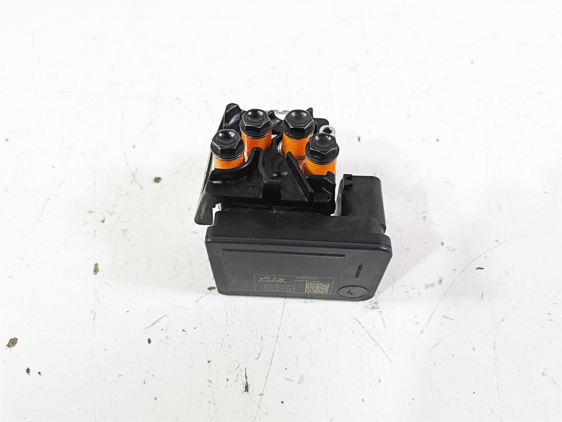 2023 Triumph Street Triple 765 RS Abs Brake Pump Module T2025961 T2025959 {{ shop.shopifyCountryName }} - Mototech271