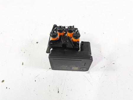 2023 Triumph Street Triple 765 RS Abs Brake Pump Module T2025961 T2025959 {{ shop.shopifyCountryName }} - Mototech271