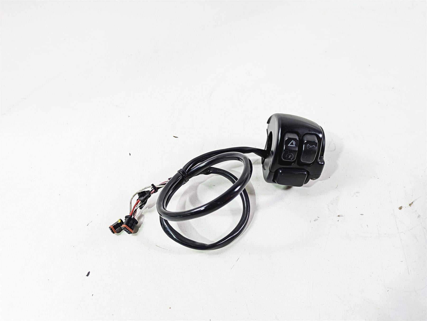 2020 Harley Softail FXST Standard Right Hand Start Stop Control Switch 71500462 {{ shop.shopifyCountryName }} - Mototech271