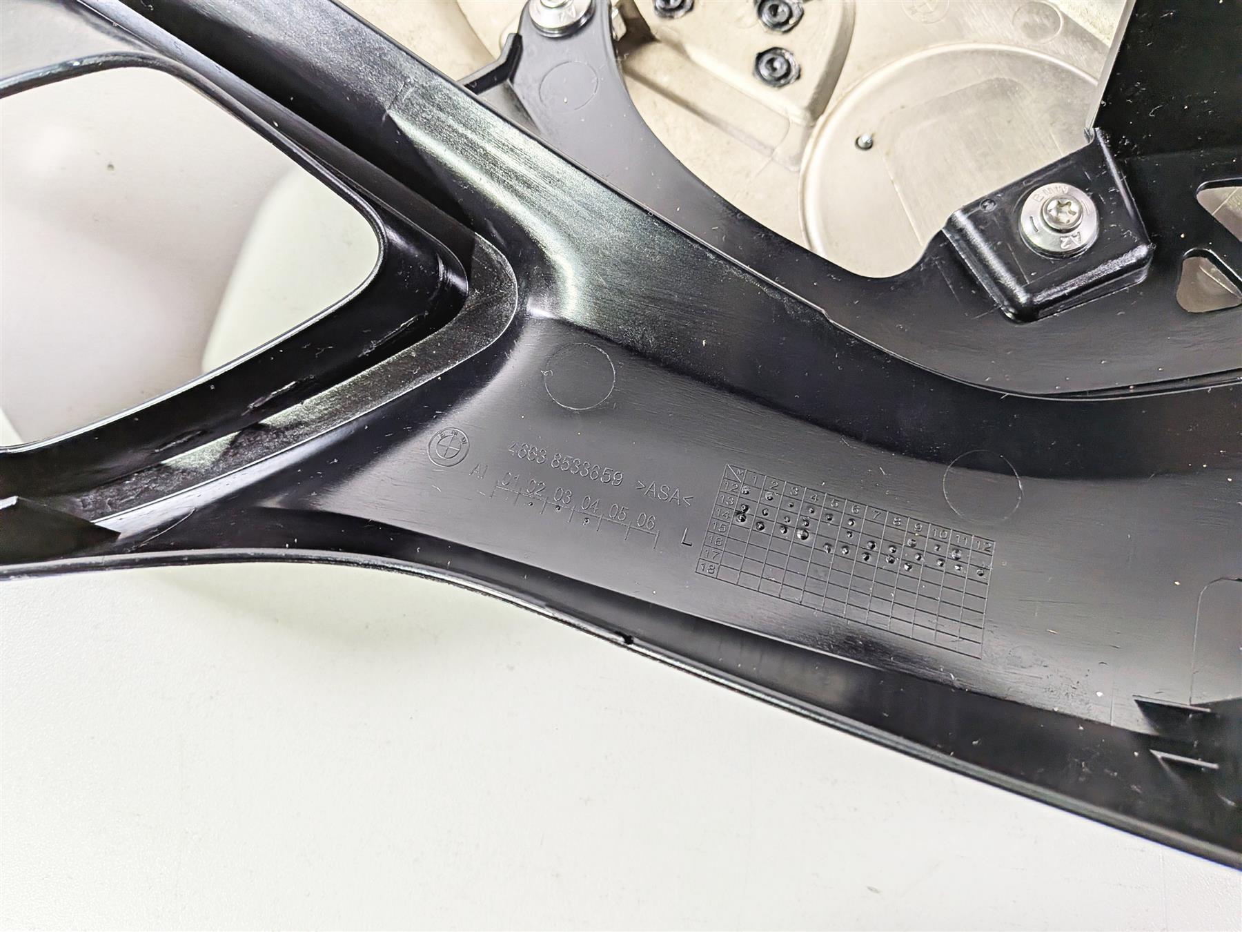 2015 BMW R1200GS K50 Left Main Side Fairing Cover Set 46638533677 {{ shop.shopifyCountryName }} - Mototech271