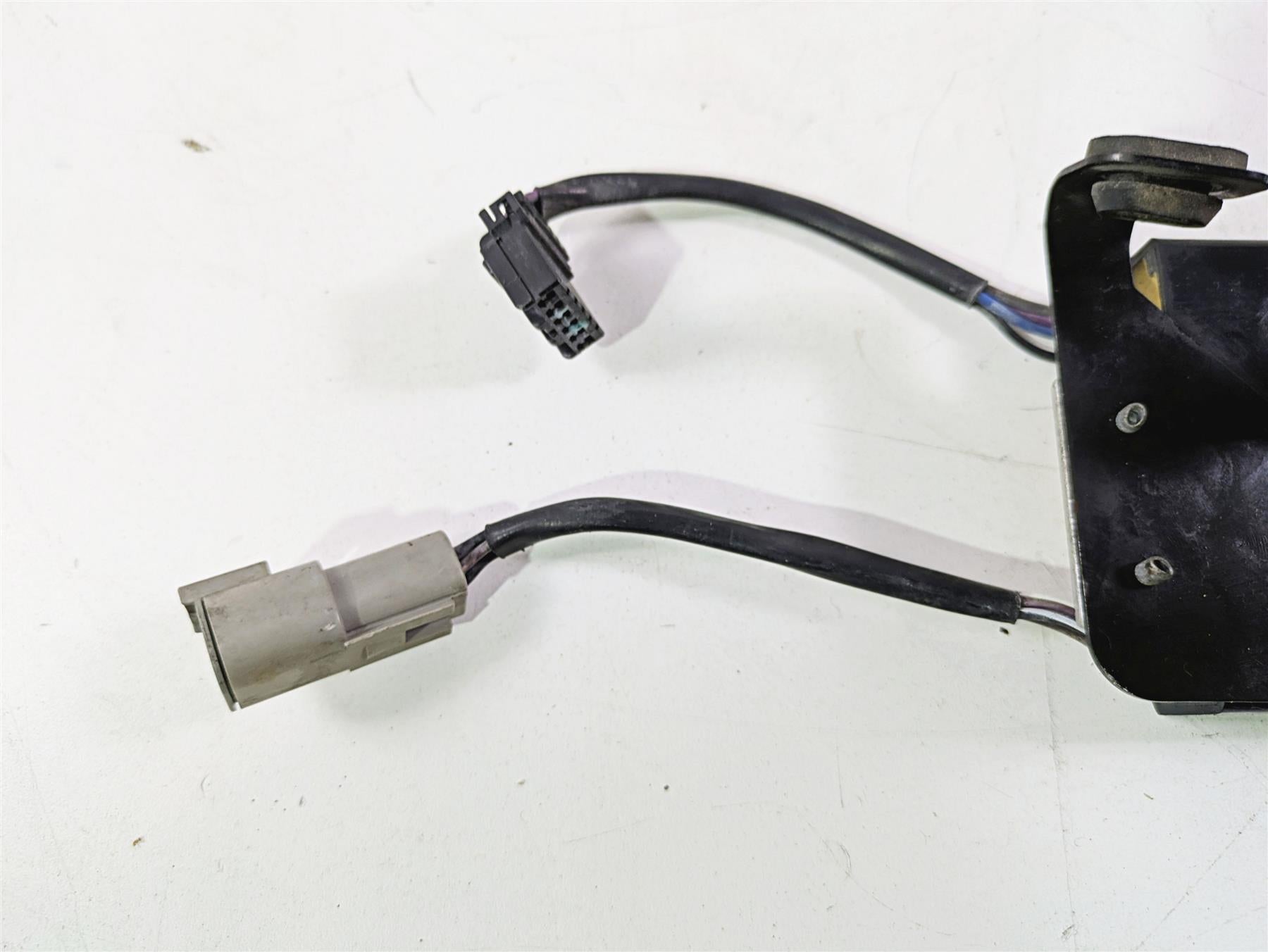 2013 Harley VRSCF Muscle Rod Rear Turn Signal Module 69457-09 {{ shop.shopifyCountryName }} - Mototech271
