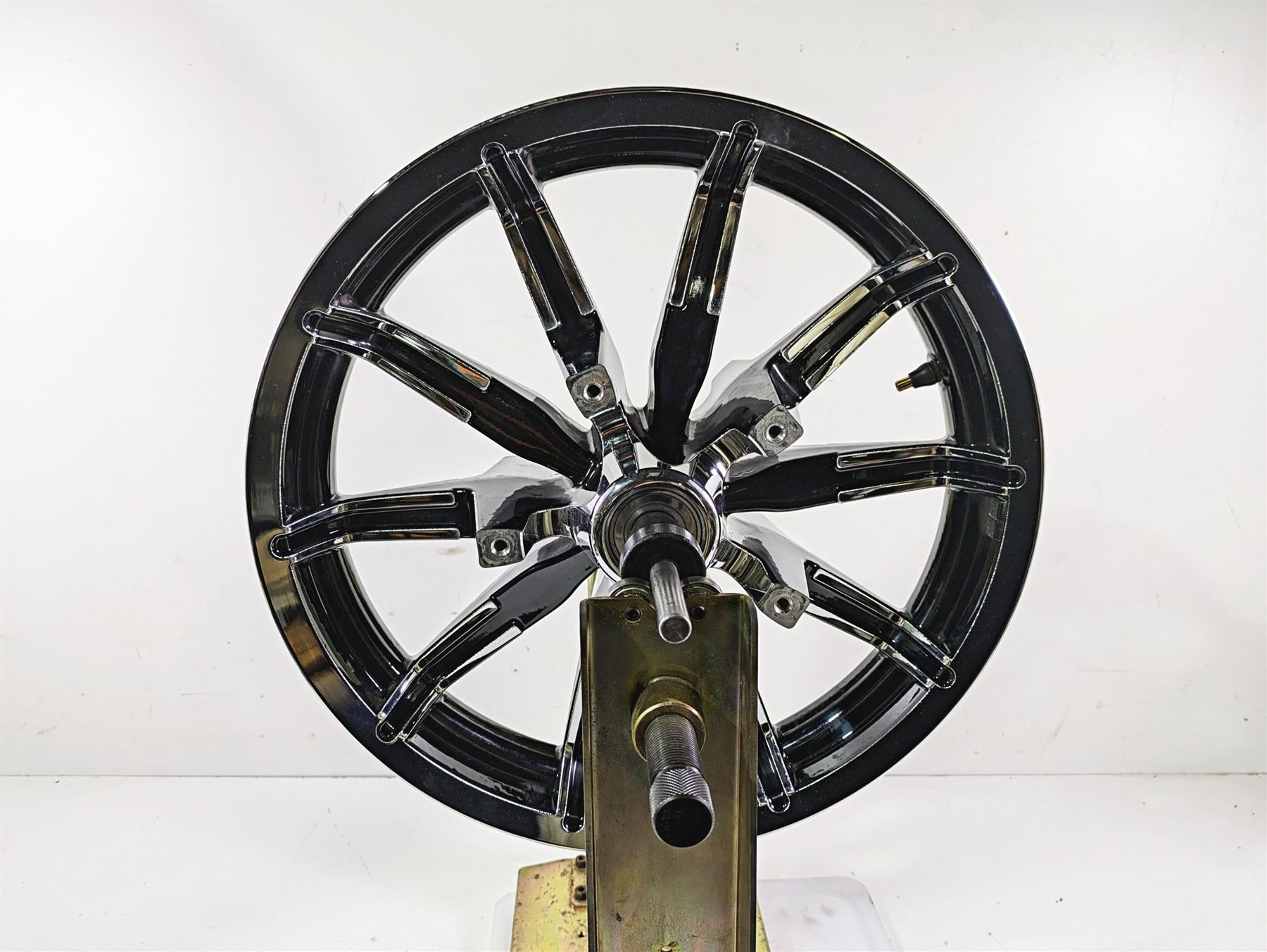 2015 Harley Touring FLHTKL E -Glide Low 17x3 Front Wheel Impeller 10Sp 43300386 {{ shop.shopifyCountryName }} - Mototech271