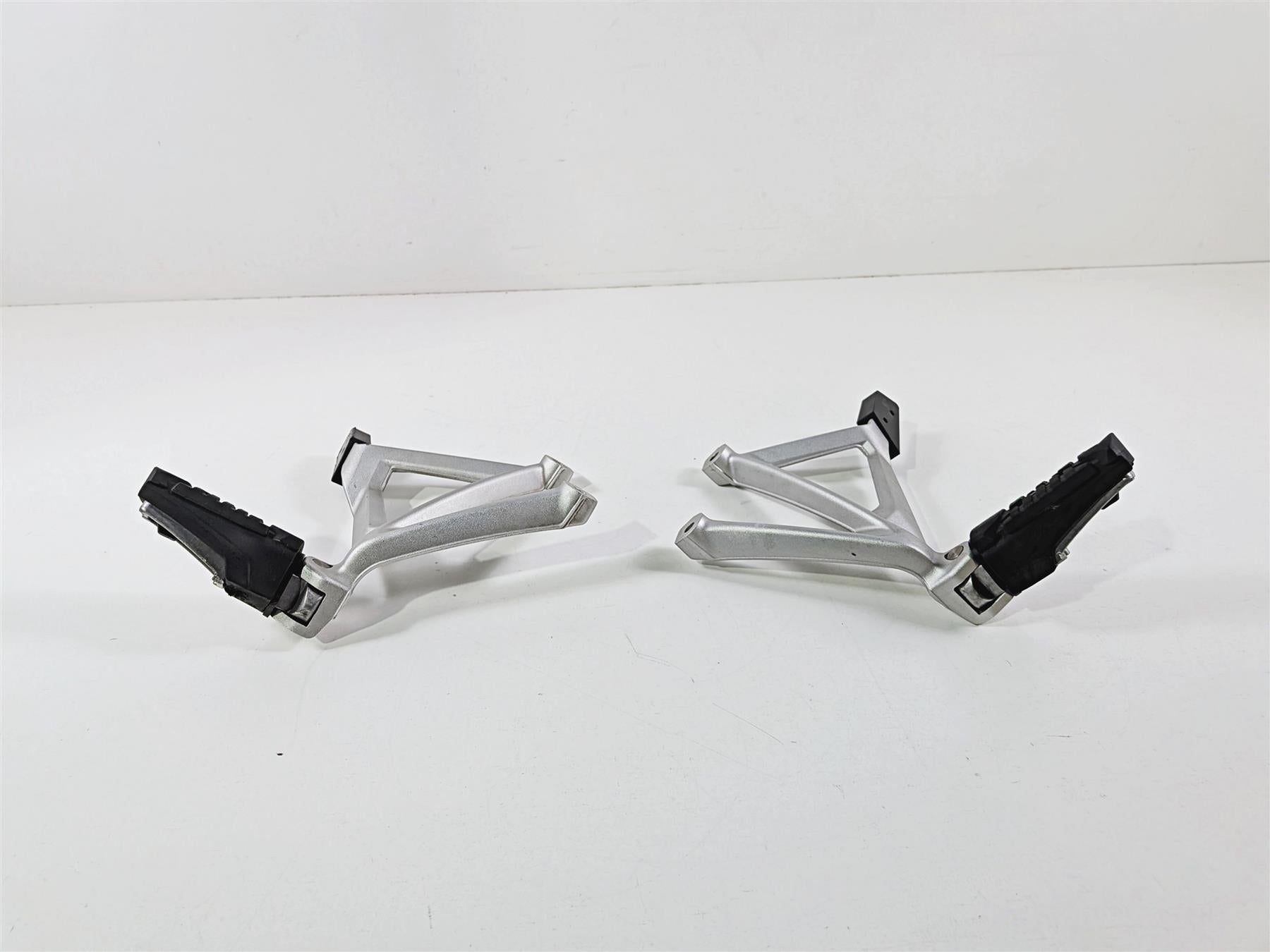 2019 BMW R1250GS K50 Rear Passenger Foot Peg Rest Set -Read 46718556264 46718556265 {{ shop.shopifyCountryName }} - Mototech271