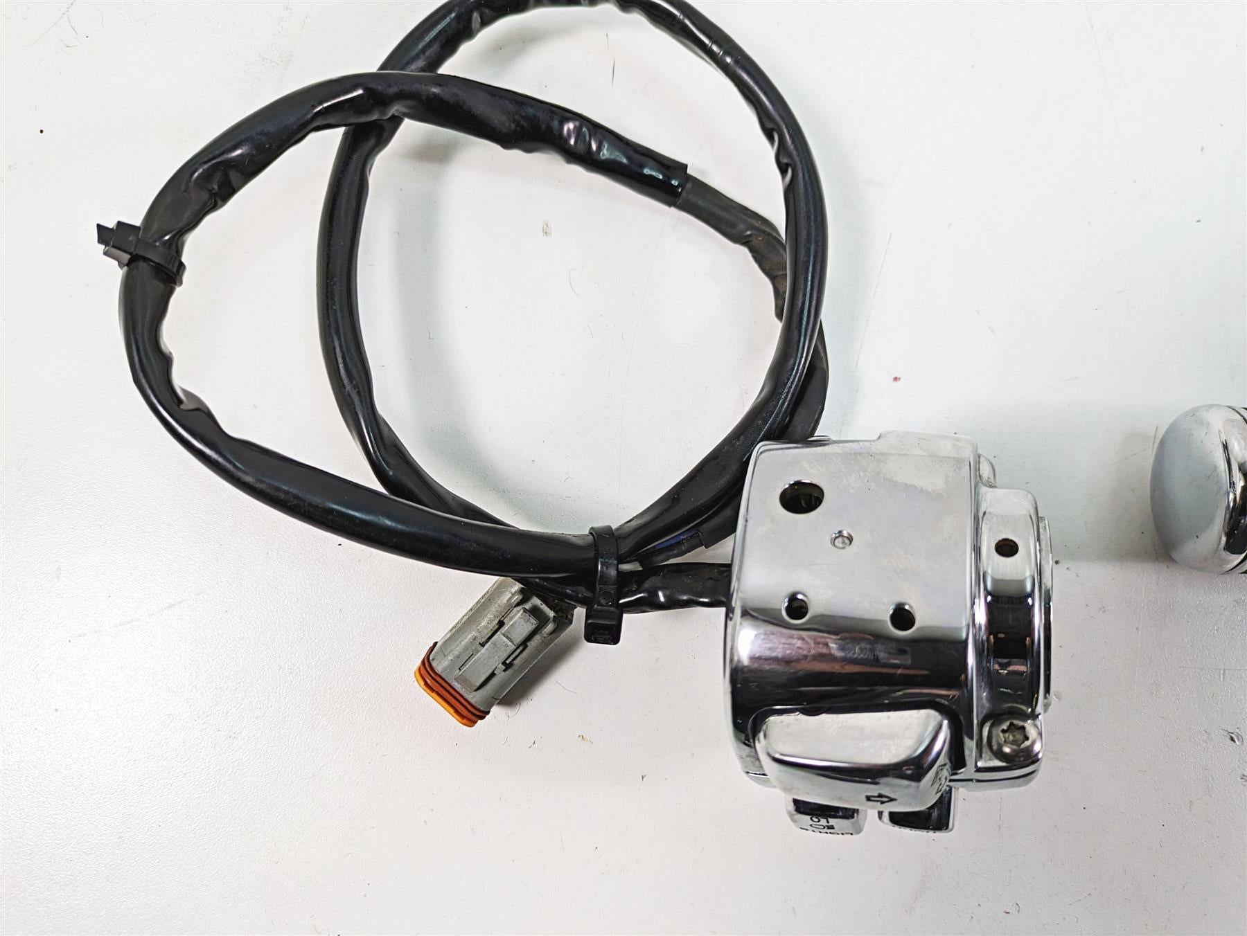 2006 Harley Softail FXSTSI Springer L+R Chrome Hand Control Switch Set 71682-06 {{ shop.shopifyCountryName }} - Mototech271