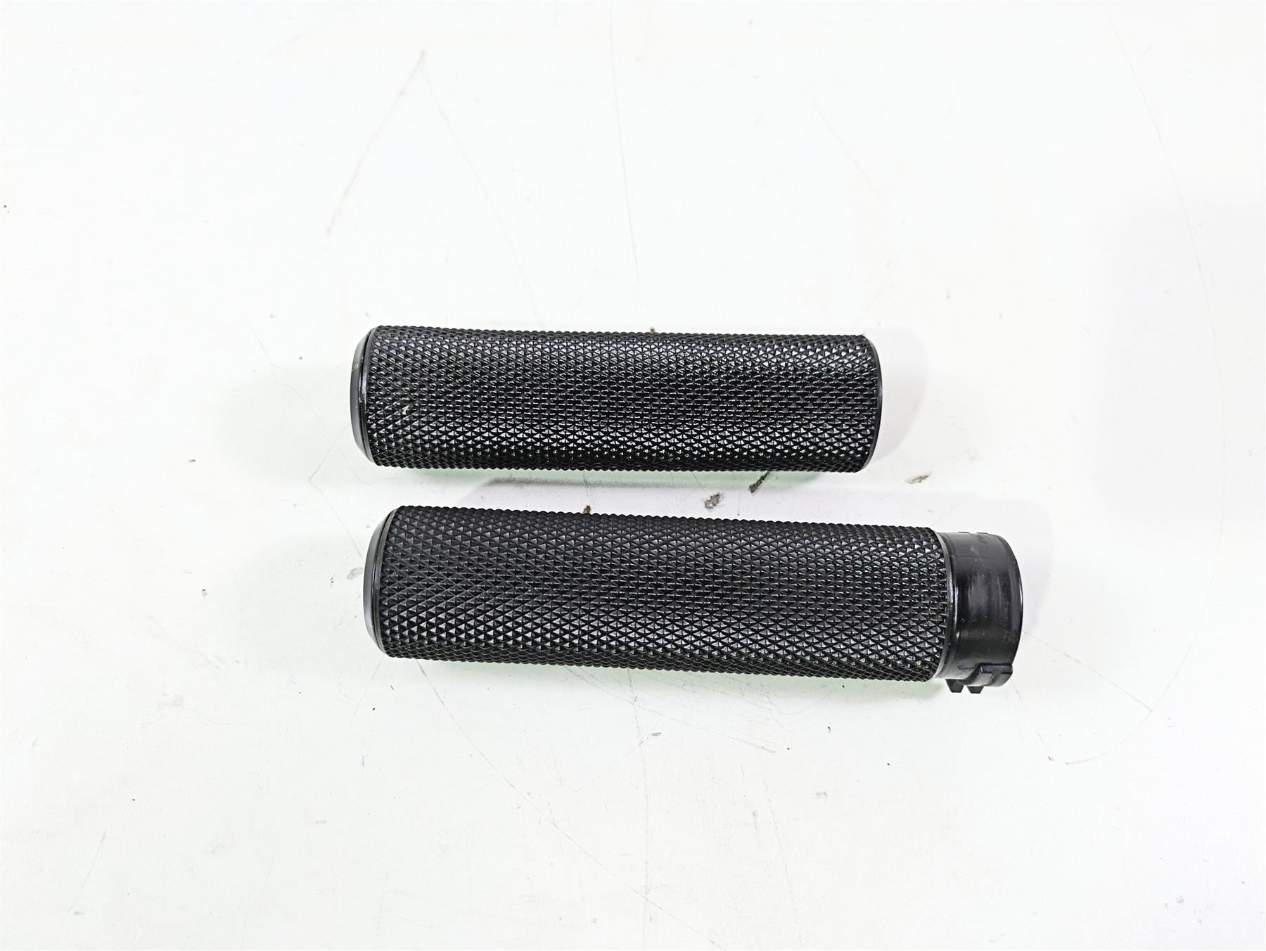 2010 Harley VRSCF Muscle Rod Arlen Ness Hand Grip Set {{ shop.shopifyCountryName }} - Mototech271