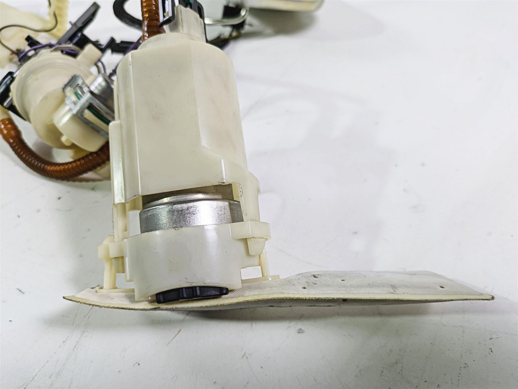 2016 Harley FXDL Dyna Low Rider Fuel Gas Petrol Pump & Sending Unit 75246-04A {{ shop.shopifyCountryName }} - Mototech271