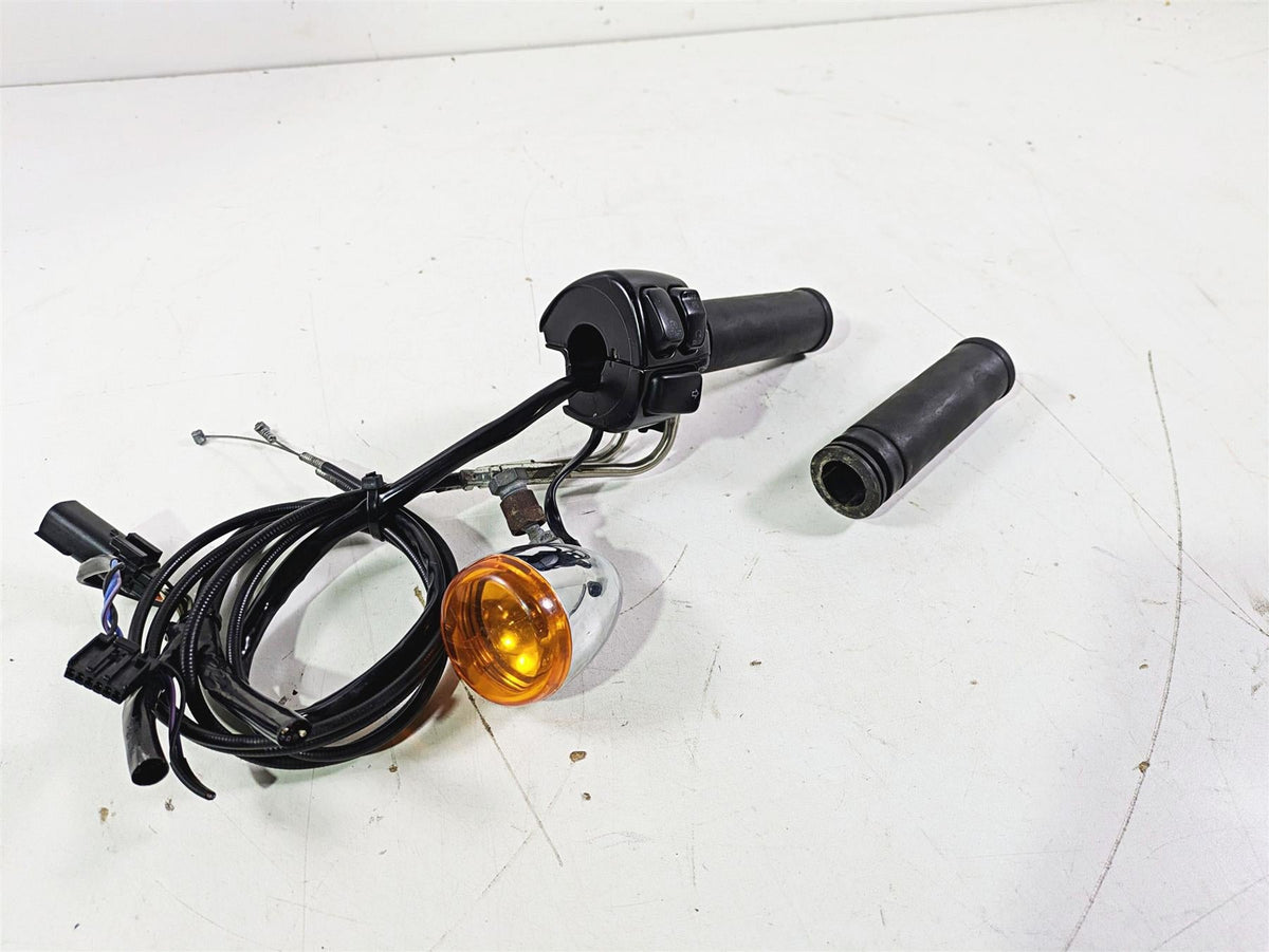 2009 Harley FXCWC Softail Rocker Right Hand Control Switch + Blinker 71684-06A {{ shop.shopifyCountryName }} - Mototech271