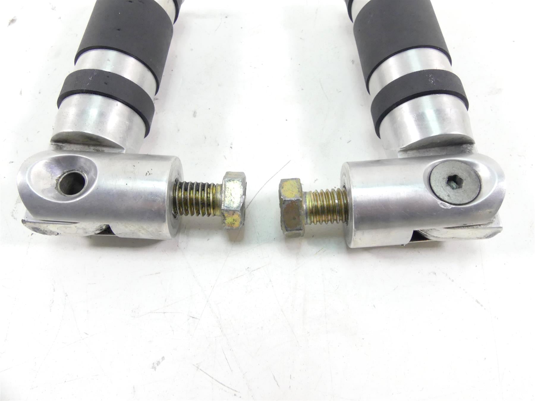 2017 Harley Softail FXSB Breakout Rear Aluminum Passenger Footpeg Set 50943-05A {{ shop.shopifyCountryName }} - Mototech271