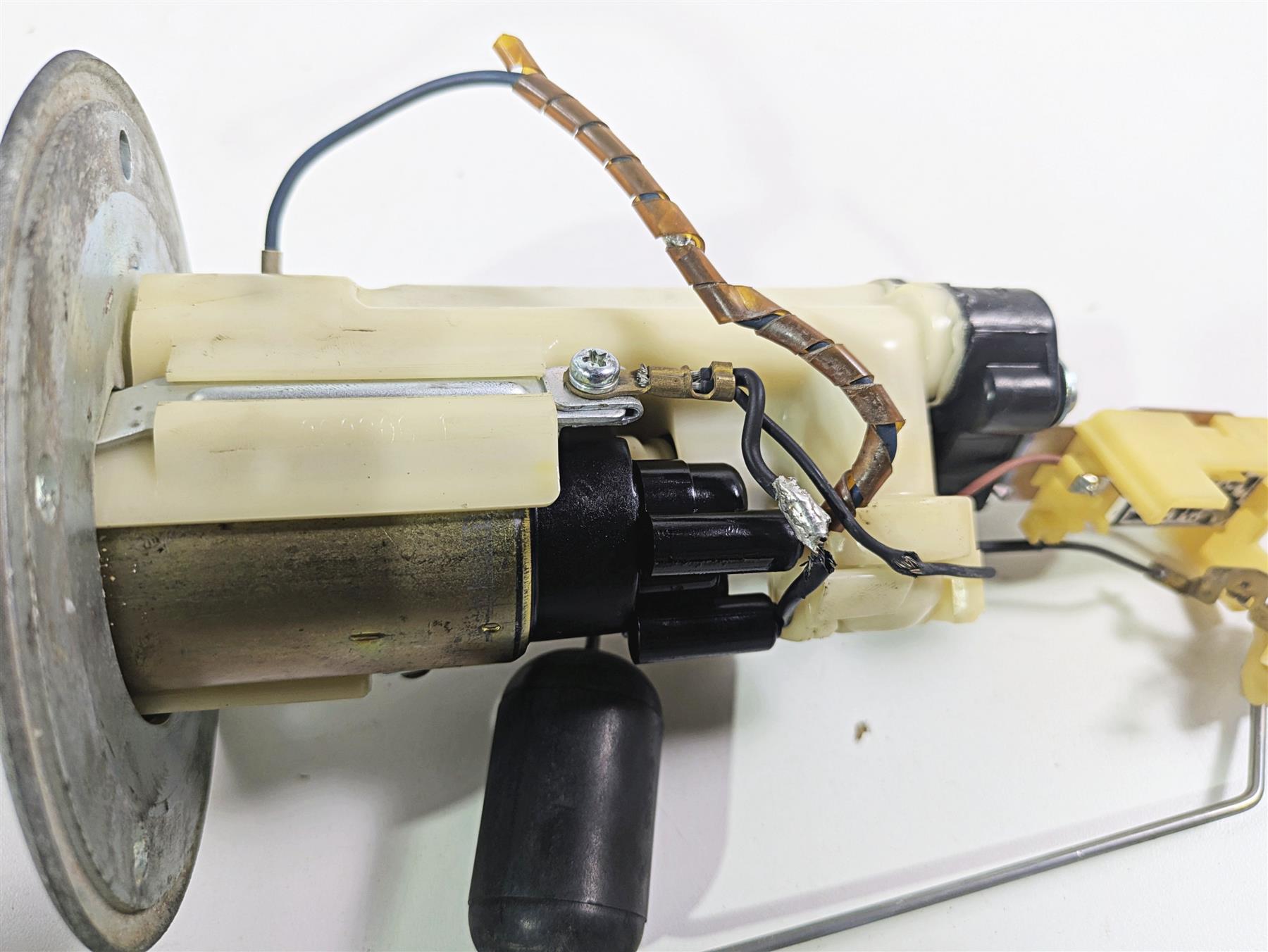 2006 Suzuki GSXR1000 K6 Fuel Gas Petrol Pump READ 15100-41G00 {{ shop.shopifyCountryName }} - Mototech271