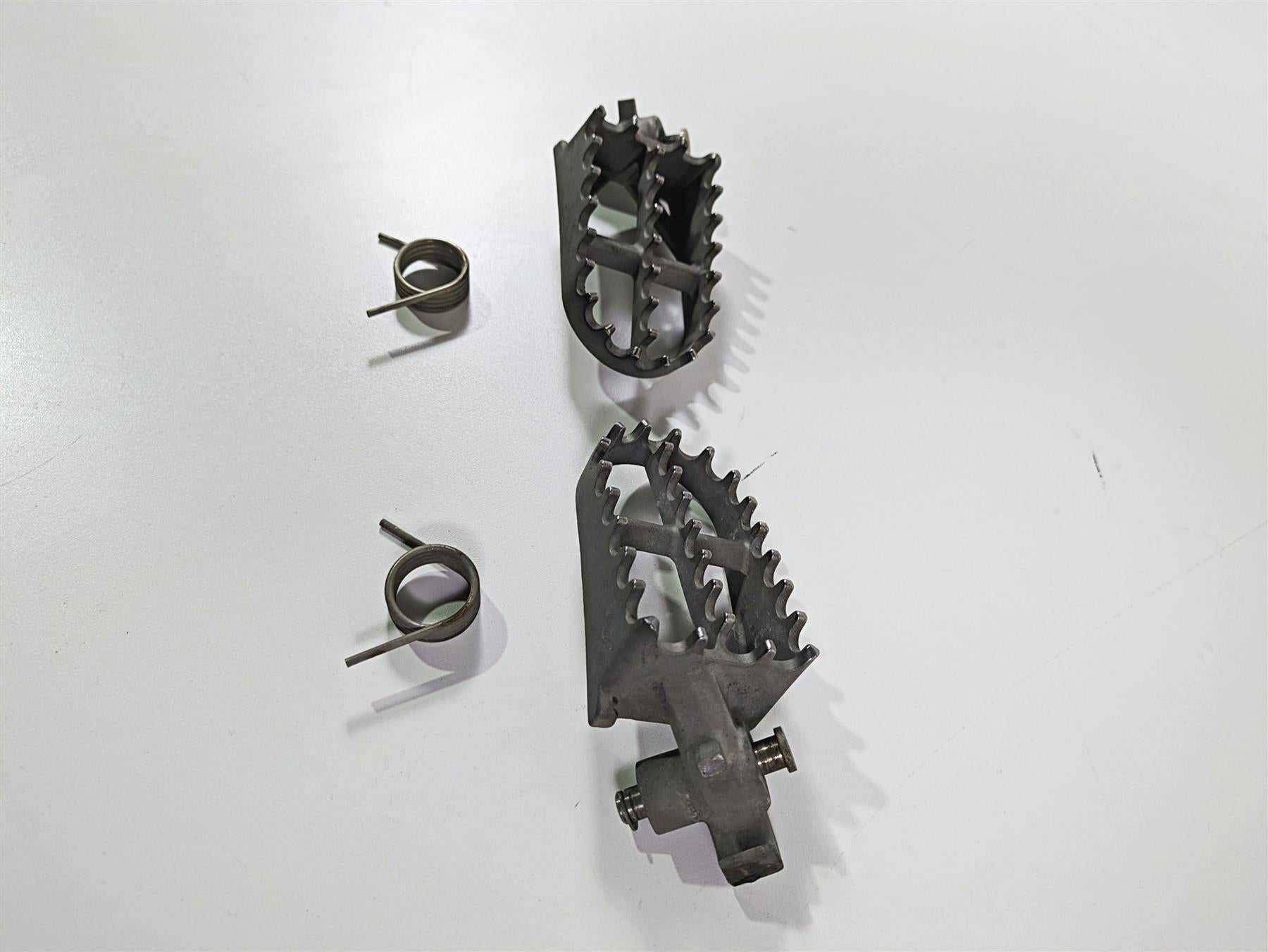 2006 BMW R1200GS K255 Adv Front Footpeg Rest Set 46717694557 {{ shop.shopifyCountryName }} - Mototech271