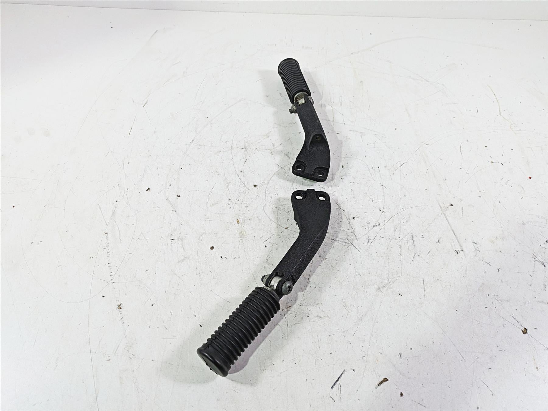 2013 Harley FXDWG Dyna Wide Glide Rear Passenger Footpeg Set 49230-06 49224-06A {{ shop.shopifyCountryName }} - Mototech271