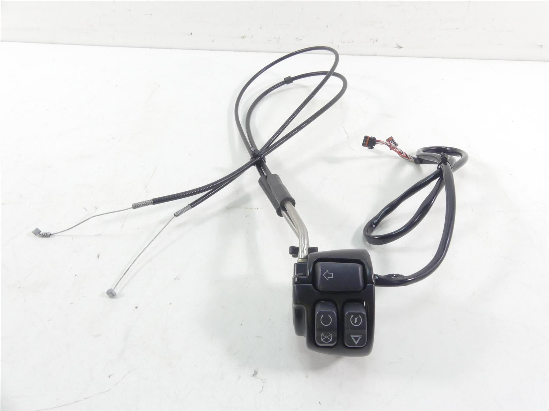 2019 Harley XL883 N Sportster Iron Right Hand Throttle Control Switch 71500118 {{ shop.shopifyCountryName }} - Mototech271
