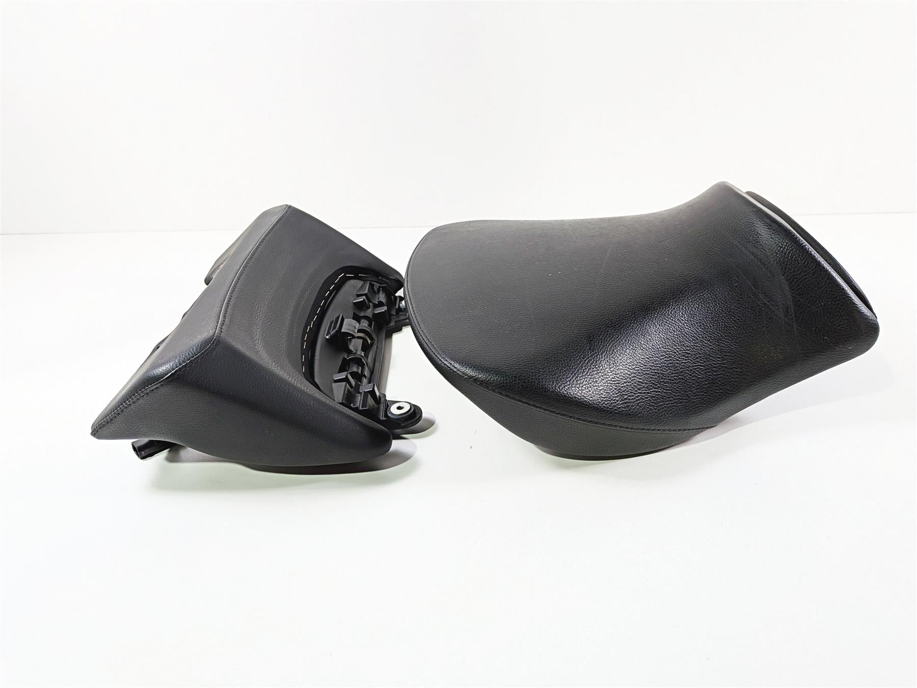 2023 BMW R1250RT RTP K52 Nice Front Seat Saddle & Backrest 52538544784 {{ shop.shopifyCountryName }} - Mototech271