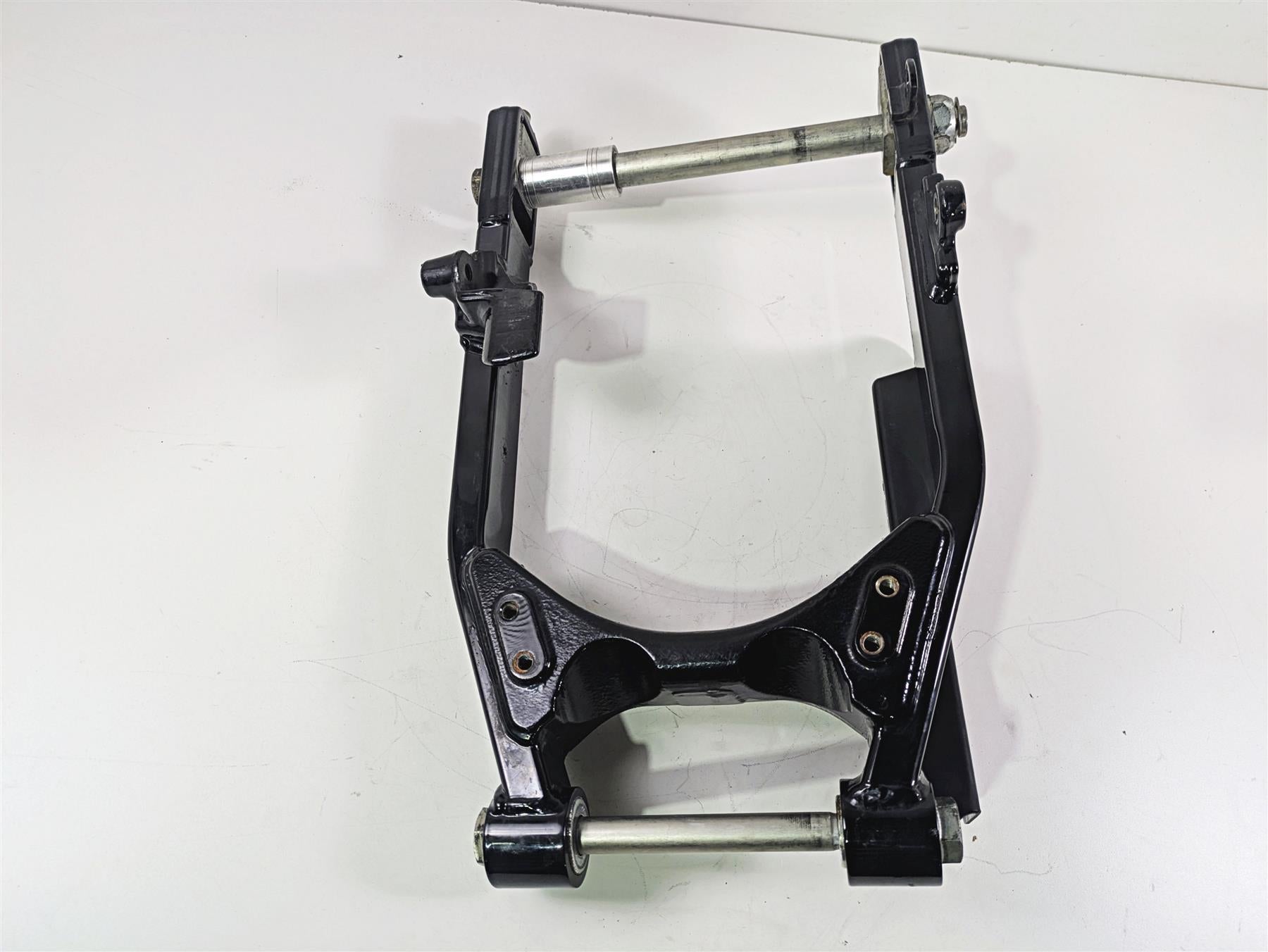 2009 Harley FXDC Dyna Super Glide Rear Swingarm + Axle & Belt Guards 47820-06 {{ shop.shopifyCountryName }} - Mototech271