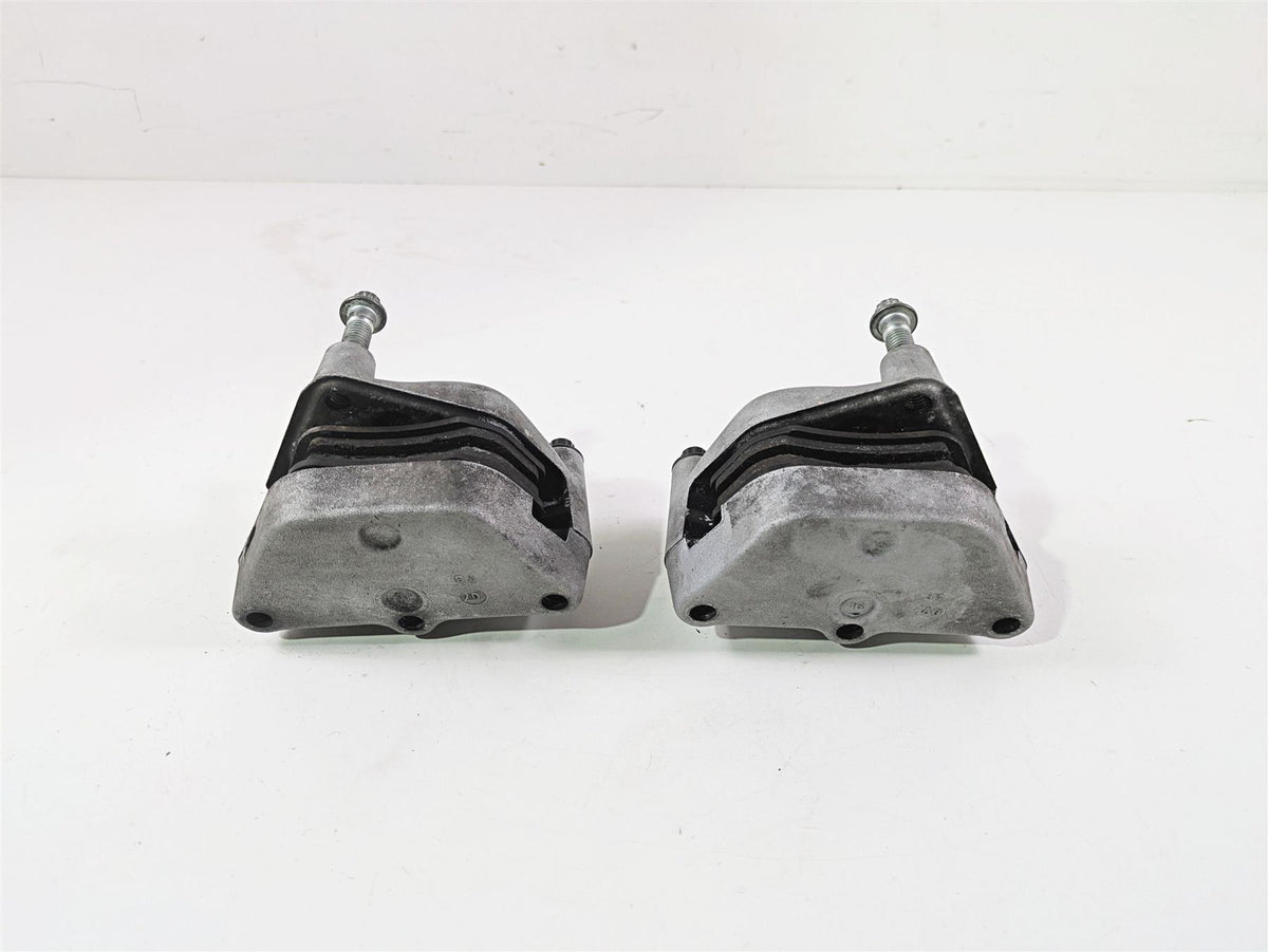 2007 Harley Touring FLHRSE CVO Road King Front Brake Caliper Set 44381-99C {{ shop.shopifyCountryName }} - Mototech271