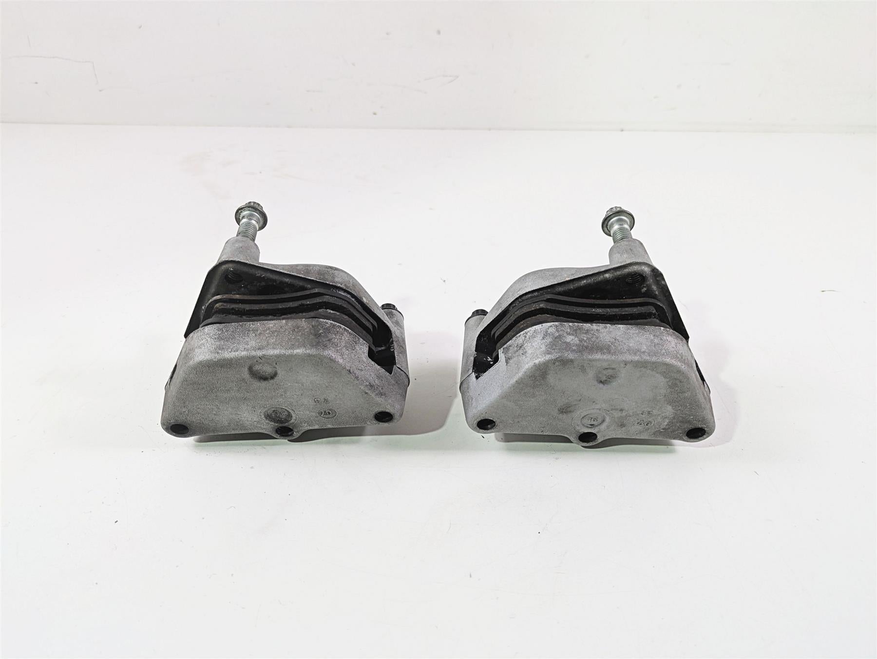 2007 Harley Touring FLHRSE CVO Road King Front Brake Caliper Set 44381-99C {{ shop.shopifyCountryName }} - Mototech271