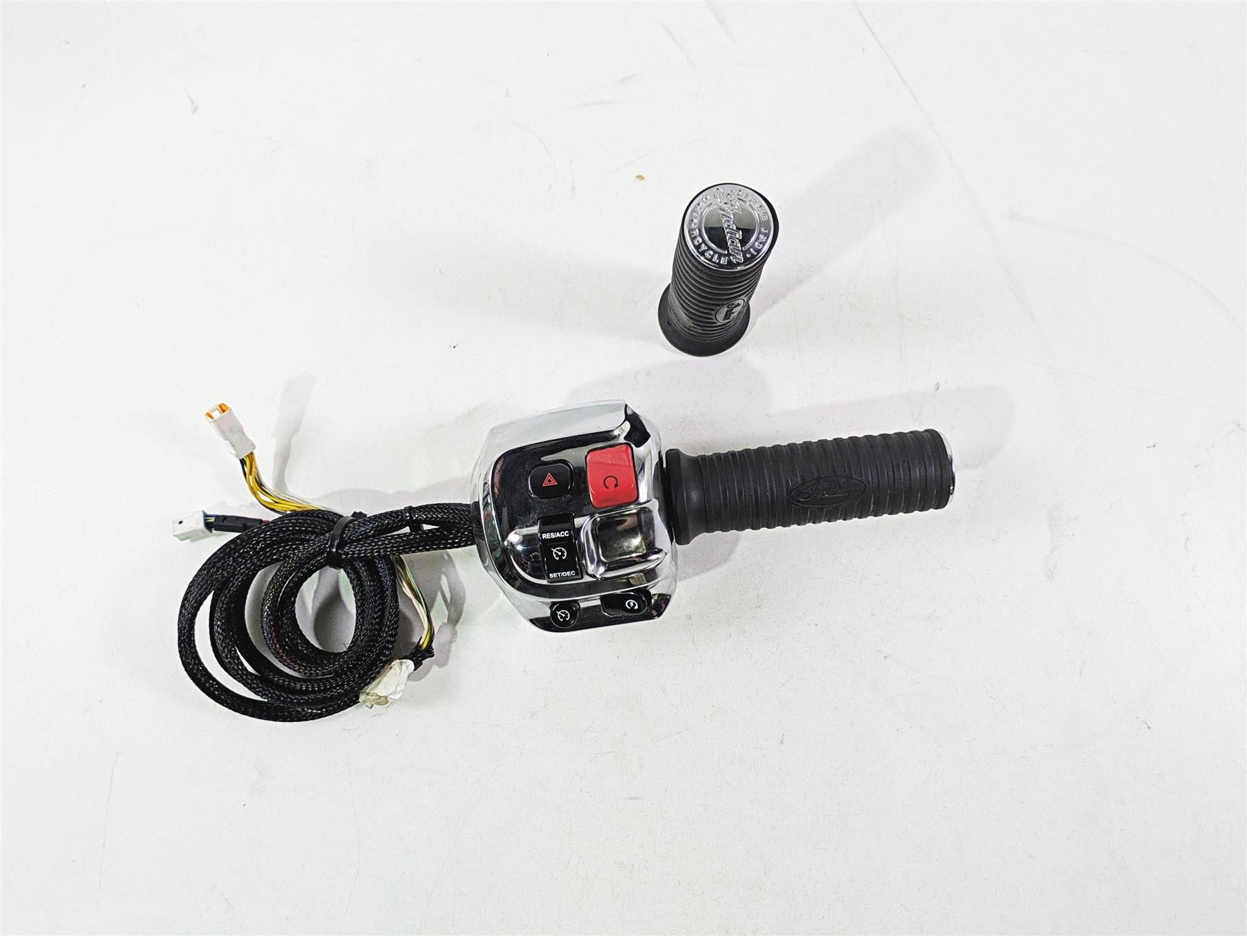 2017 Indian Chieftain Limited Right Hand Control Switch Throttle 2413027 {{ shop.shopifyCountryName }} - Mototech271