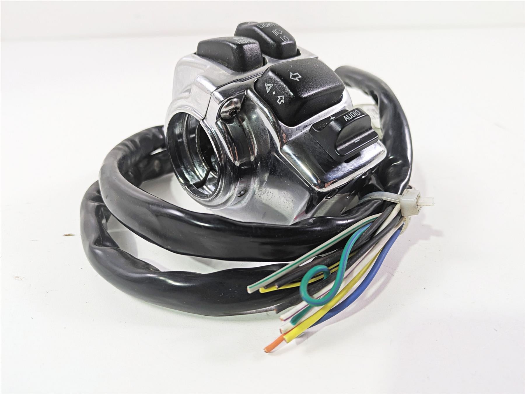 2010 Harley Touring FLHXSE CVO Street Glide Left Hand Control Switch 71682-06A {{ shop.shopifyCountryName }} - Mototech271