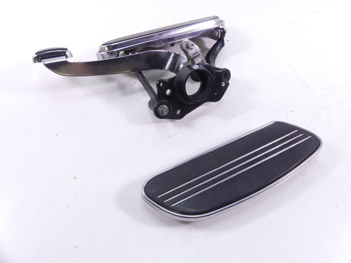 2010 Harley Touring FLHX Street Glide Right Floor Board & Brake Pedal 50518-09 {{ shop.shopifyCountryName }} - Mototech271