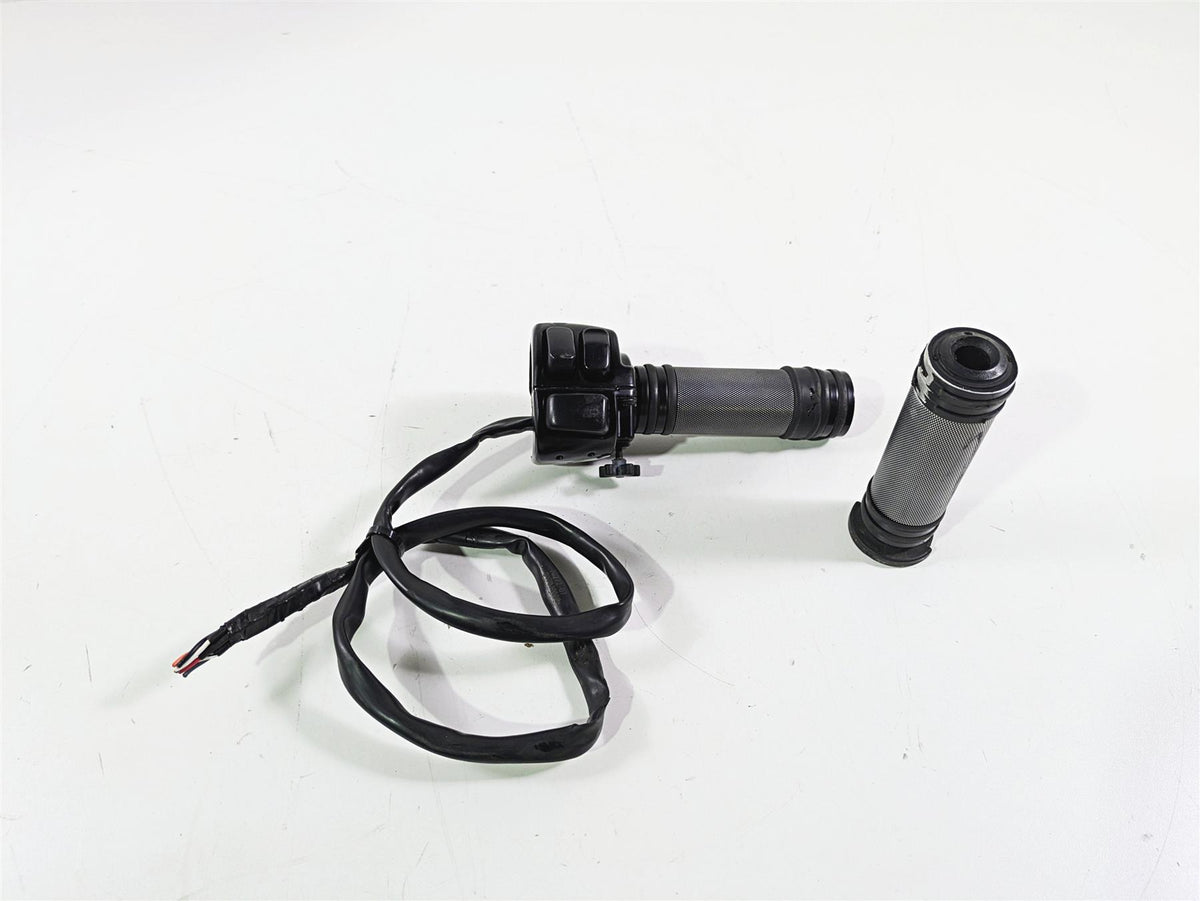 2008 Harley FLSTSB Cross Bones Right Hand Control Switch -No Plug 71684-06A {{ shop.shopifyCountryName }} - Mototech271