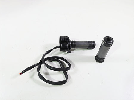 2008 Harley FLSTSB Cross Bones Right Hand Control Switch -No Plug 71684-06A {{ shop.shopifyCountryName }} - Mototech271