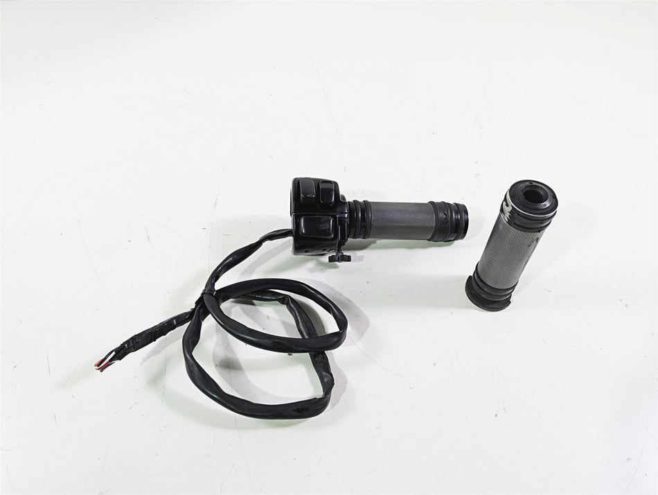 2008 Harley FLSTSB Cross Bones Right Hand Control Switch -No Plug 71684-06A {{ shop.shopifyCountryName }} - Mototech271