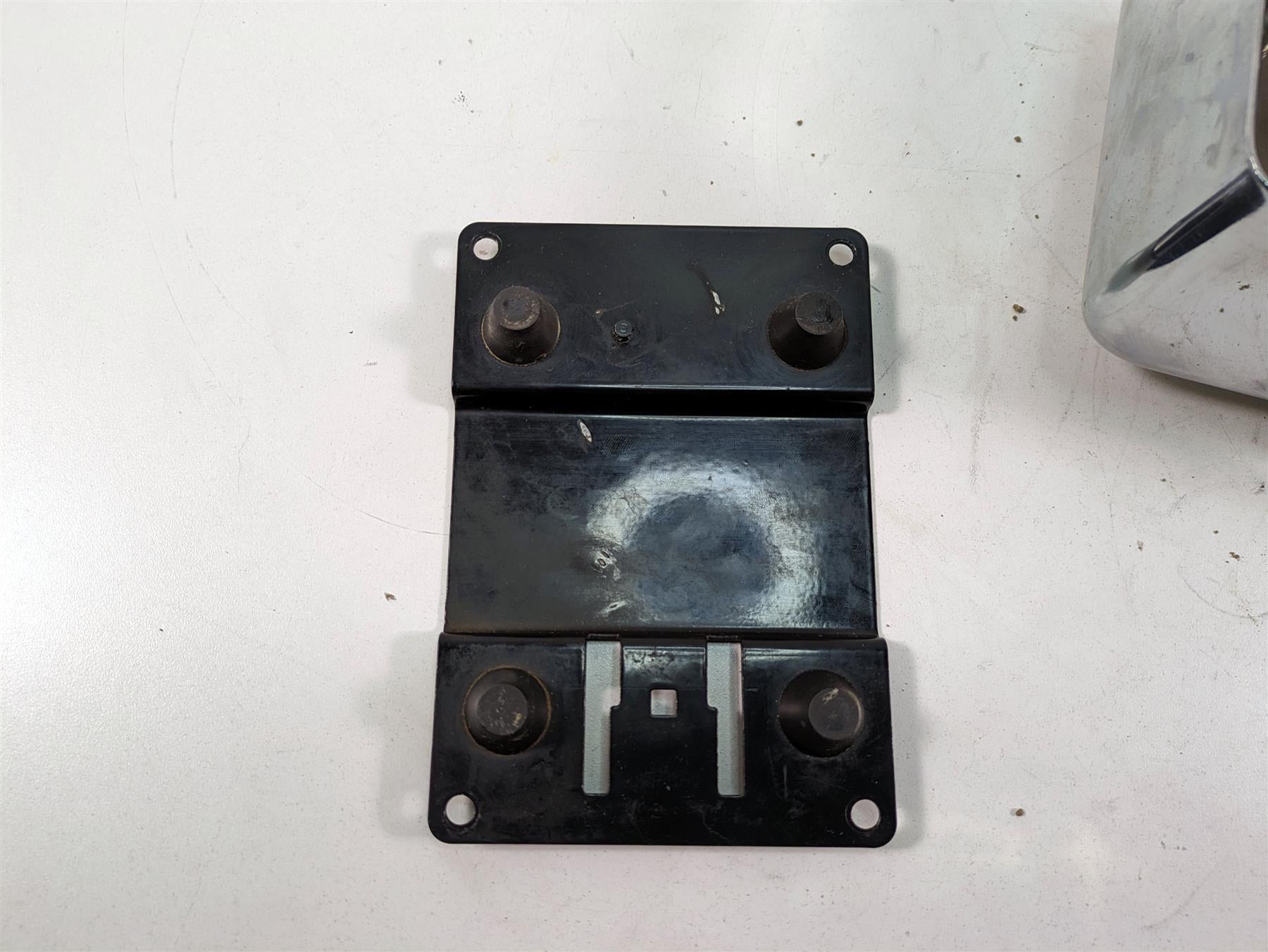 2000 Harley Dyna FXDL Low Rider Electrical Box Carrier & Chrome Cover 66333-99 {{ shop.shopifyCountryName }} - Mototech271