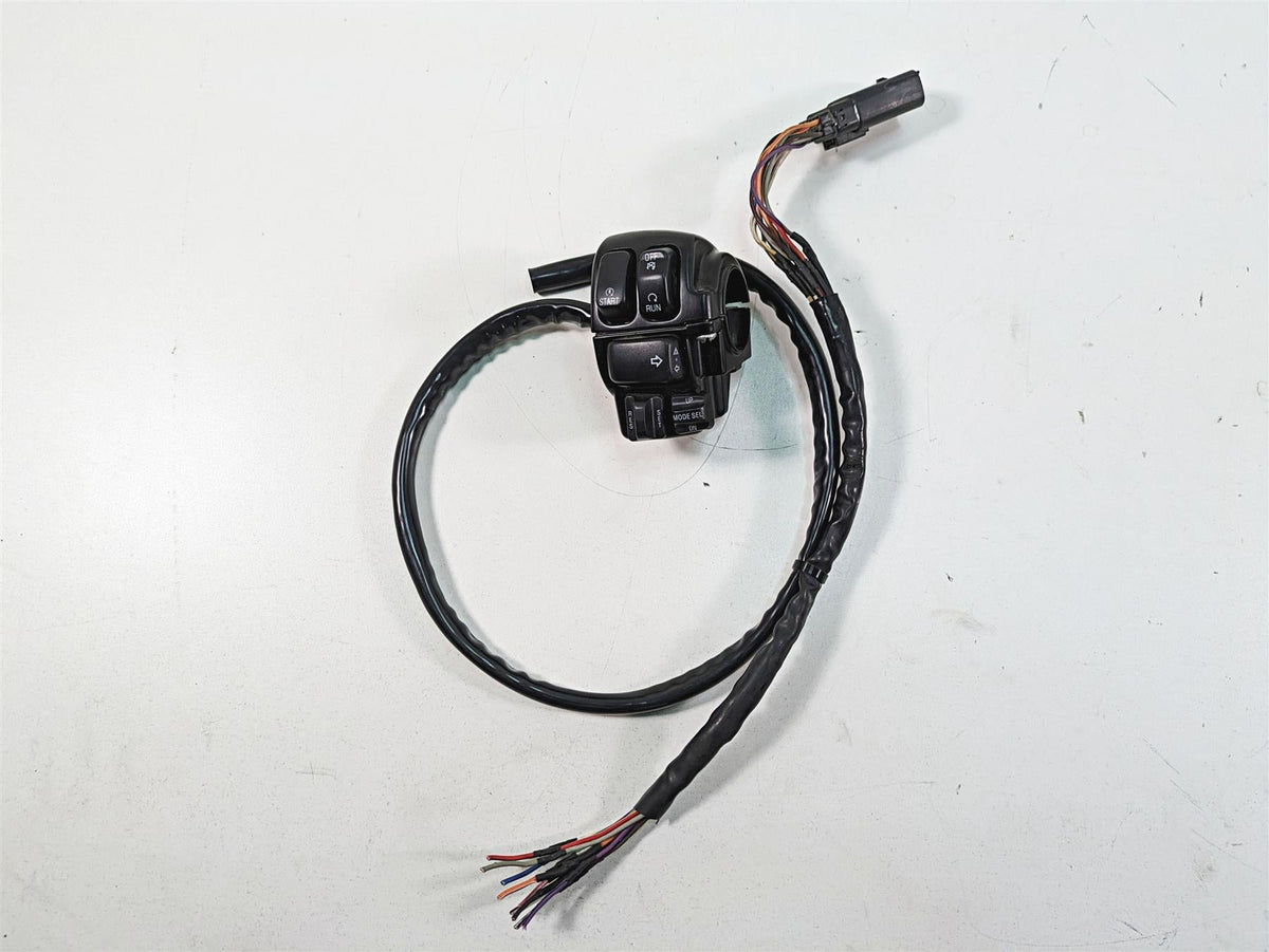 2011 Harley Touring FLTRU Road Glide Right Hand Control Switch - Read 71682-06A {{ shop.shopifyCountryName }} - Mototech271
