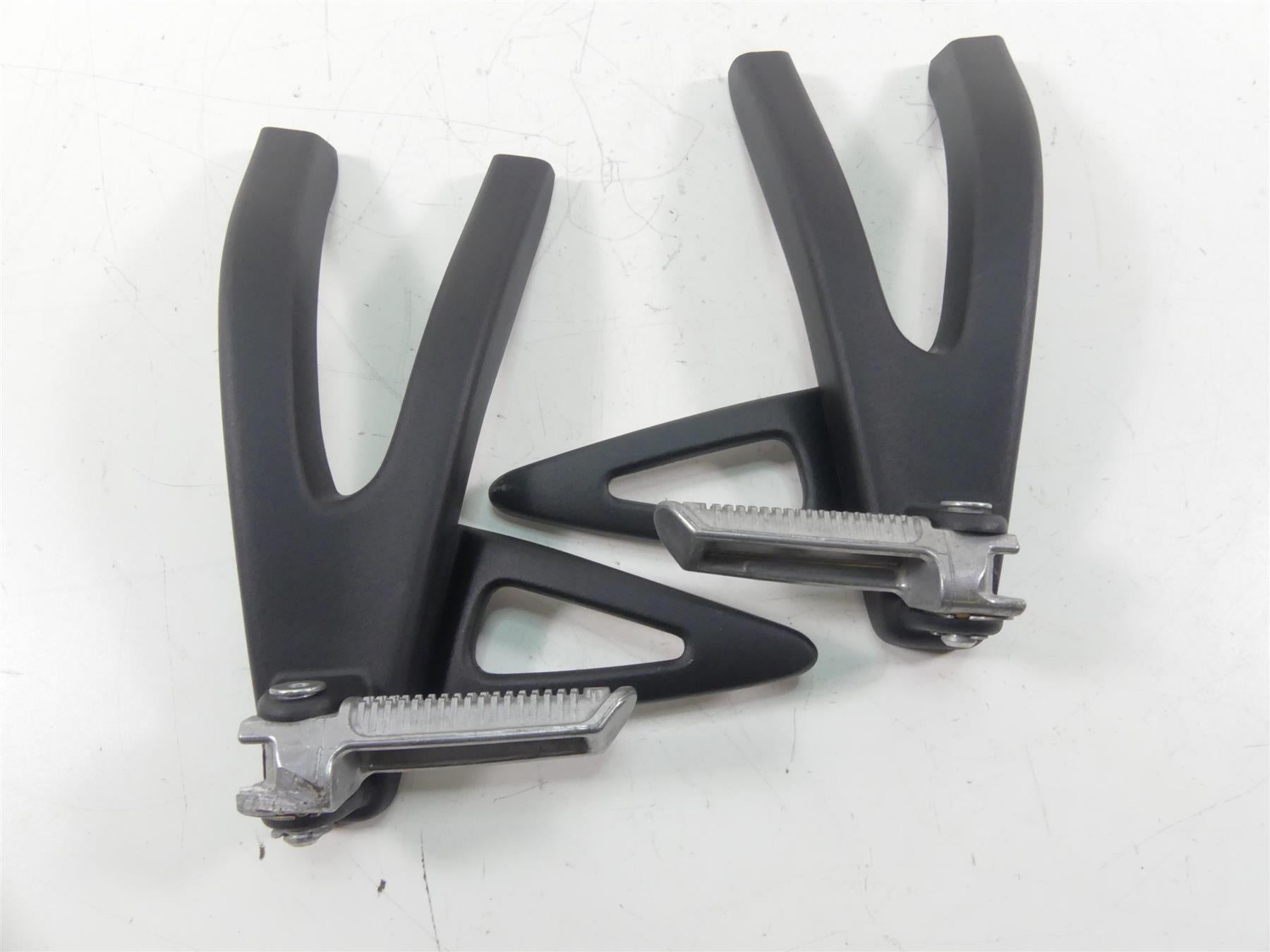 2009 Buell 1125 CR Rear Passenger Footpeg Foot Peg Set N0055.2ADZT N0054.2ADZT