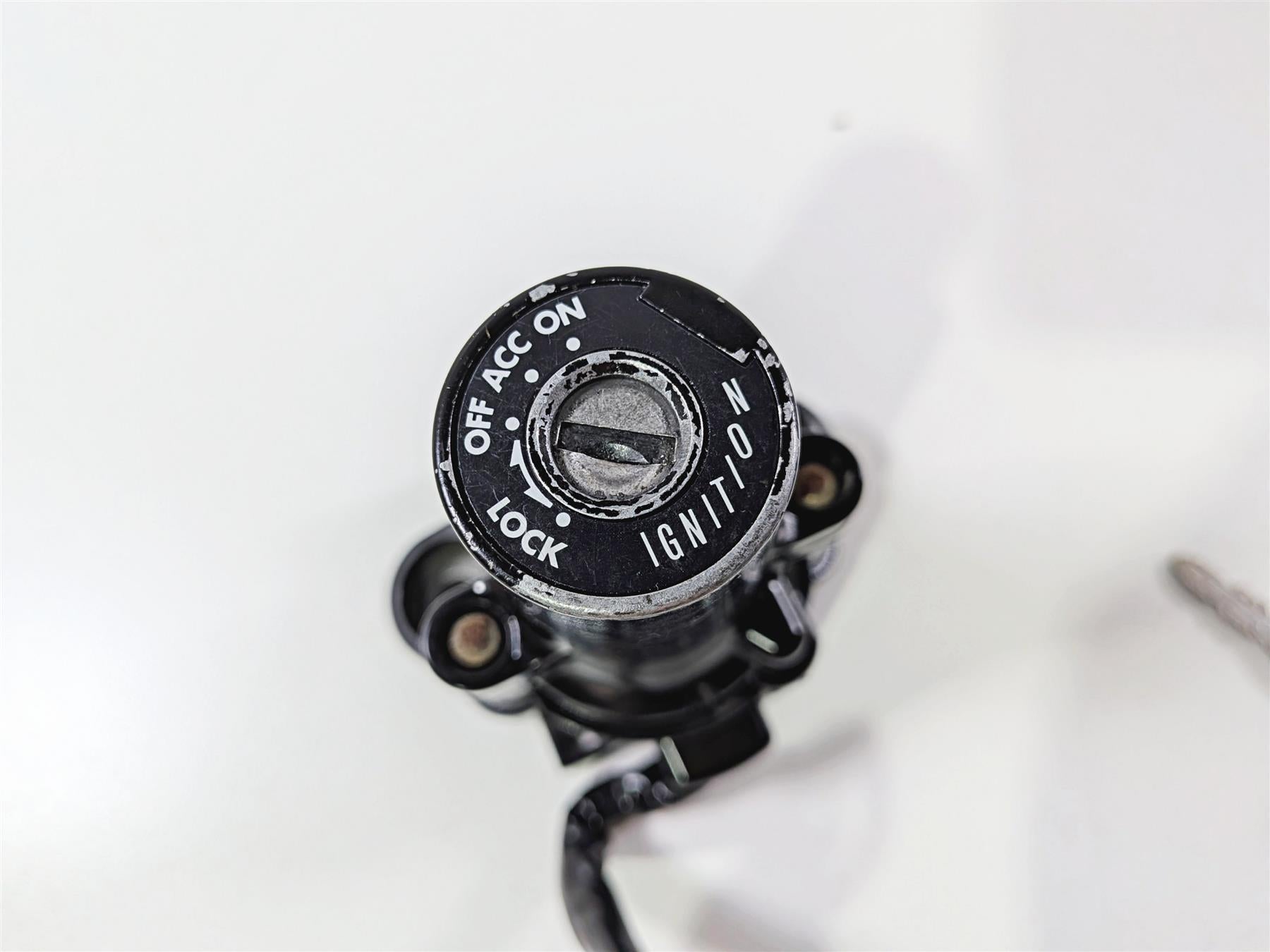 2006 Yamaha XVZ1300 Royal Star Ignition Switch Key Gas Cap Lock Set 1D6-82501-00-00 {{ shop.shopifyCountryName }} - Mototech271