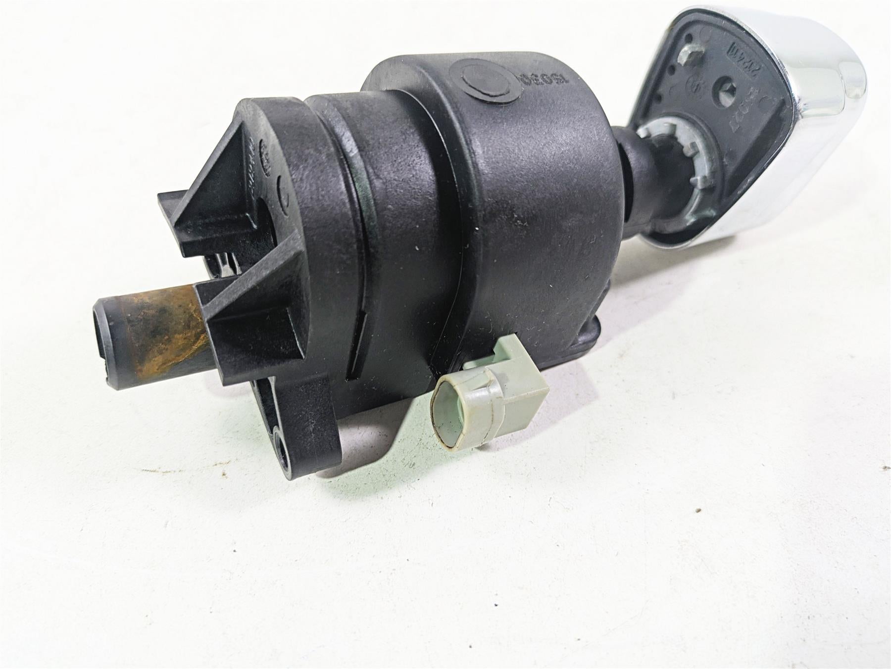 2015 Harley Touring FLHTKL Electra Glide Ignition Switch - Vin 71400012B {{ shop.shopifyCountryName }} - Mototech271