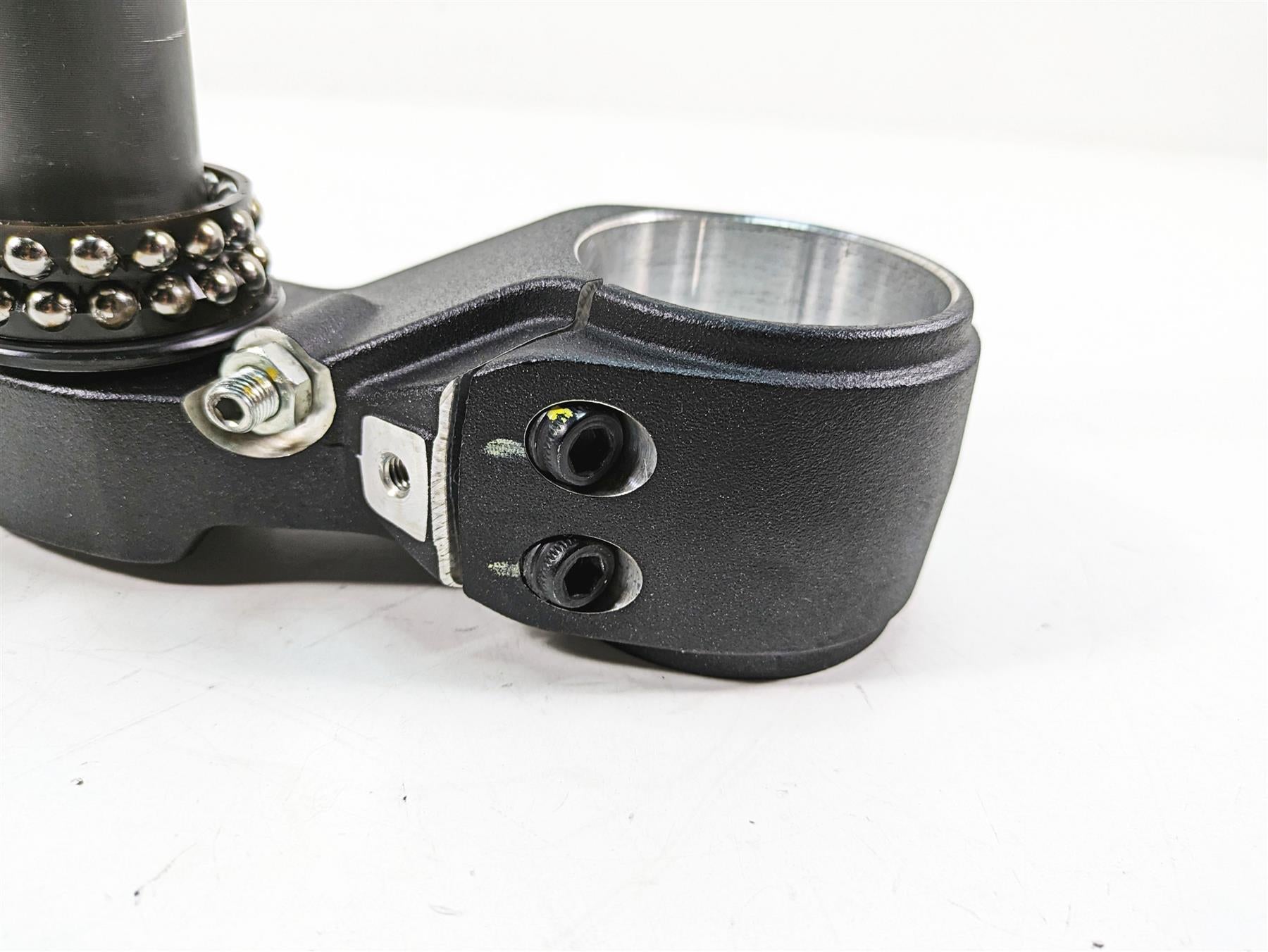 2020 Ducati Hypermotard 950 SP Lower Triple Tree Steering Clamp 34220763AA {{ shop.shopifyCountryName }} - Mototech271