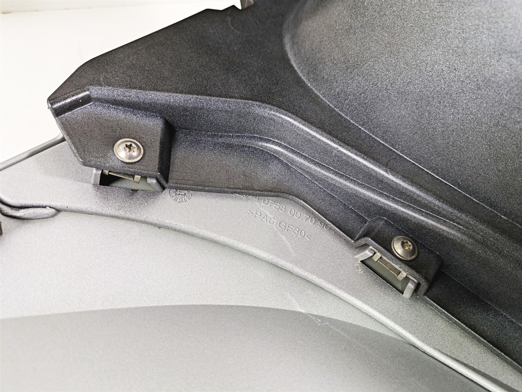 2009 BMW R1200RT K26 Right Main Side Fairing Cover Cowl 46637681054 {{ shop.shopifyCountryName }} - Mototech271